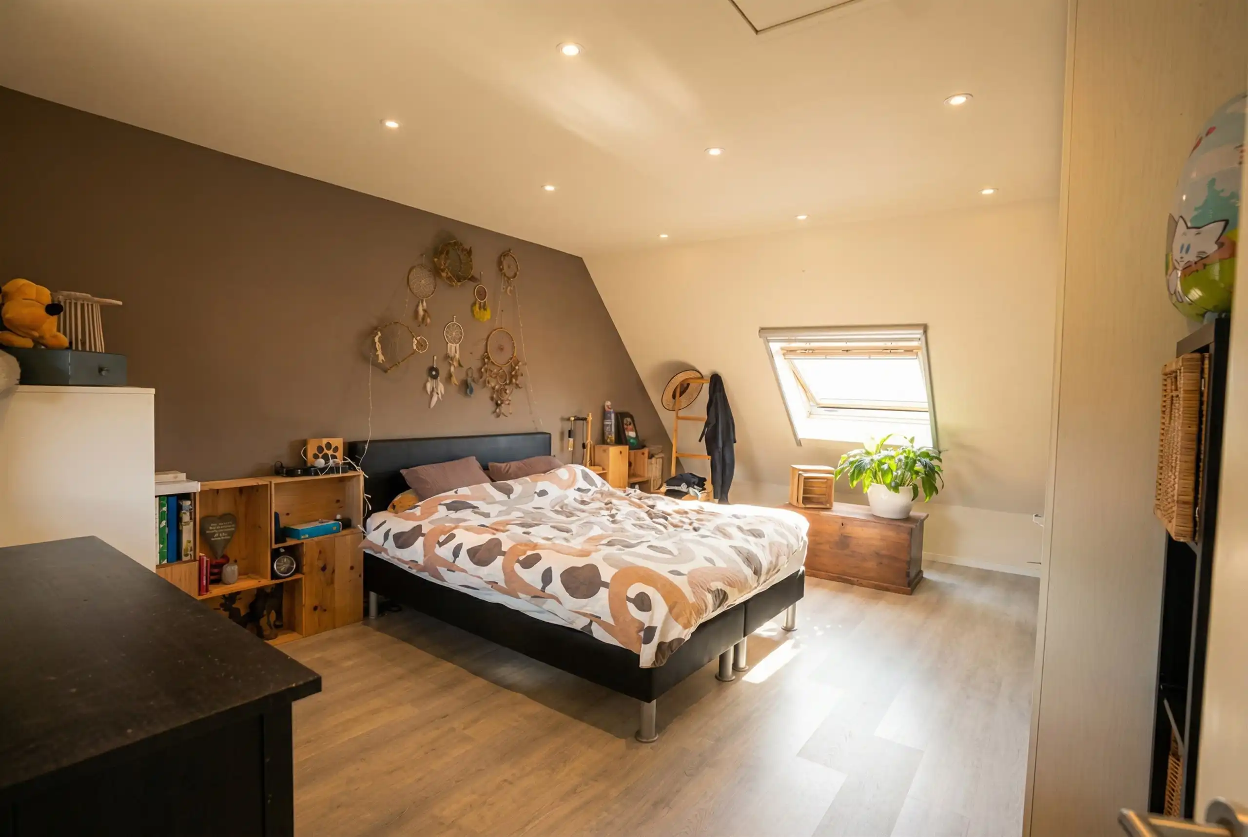 Interessante woning met grote garage en tuin, 3 slaapkamers foto 13