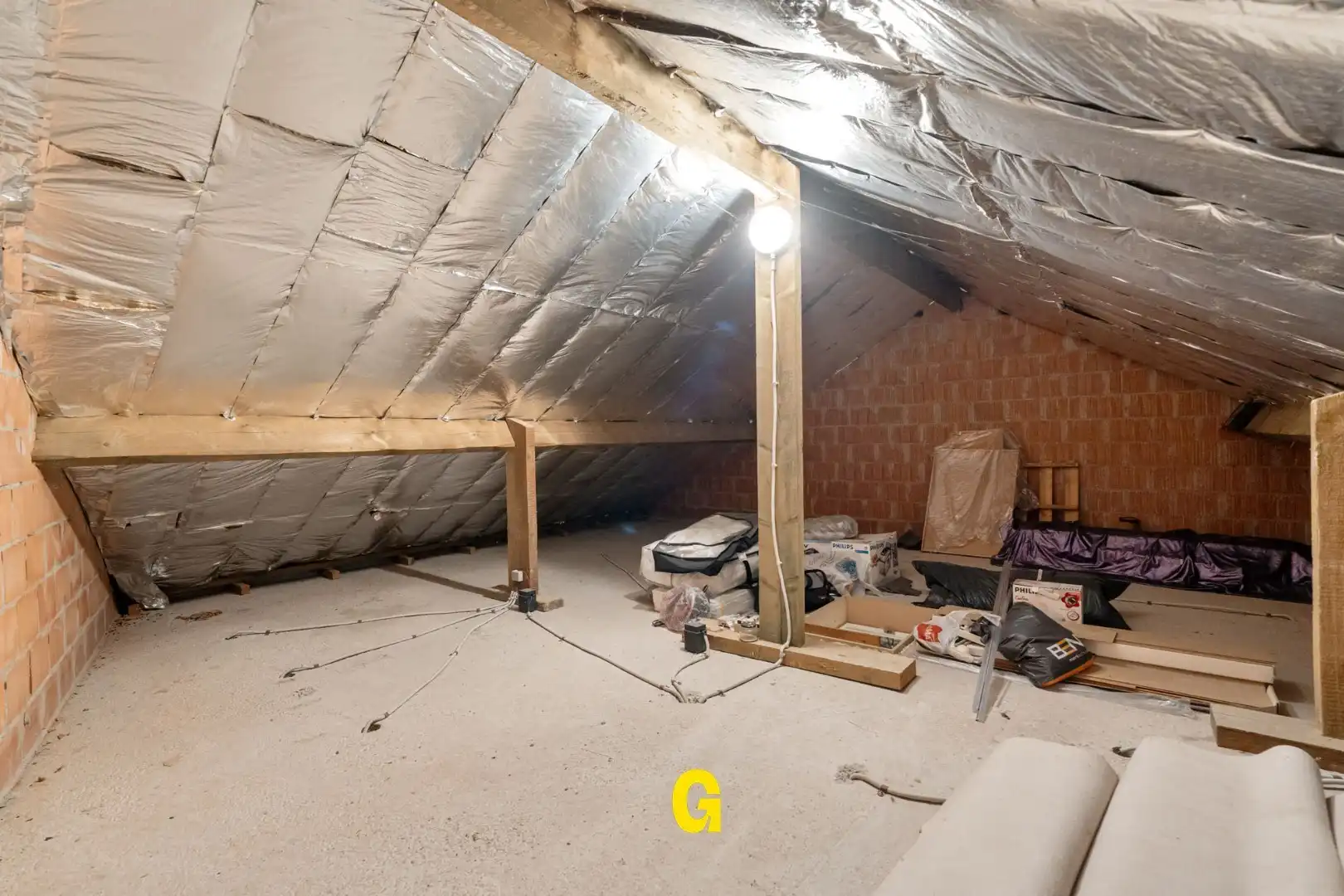 Degelijke instapklare rijwoning met drie slaapkamers, inpandige garage en tuin met terras vlakbij het centrum van Bilzen foto 27