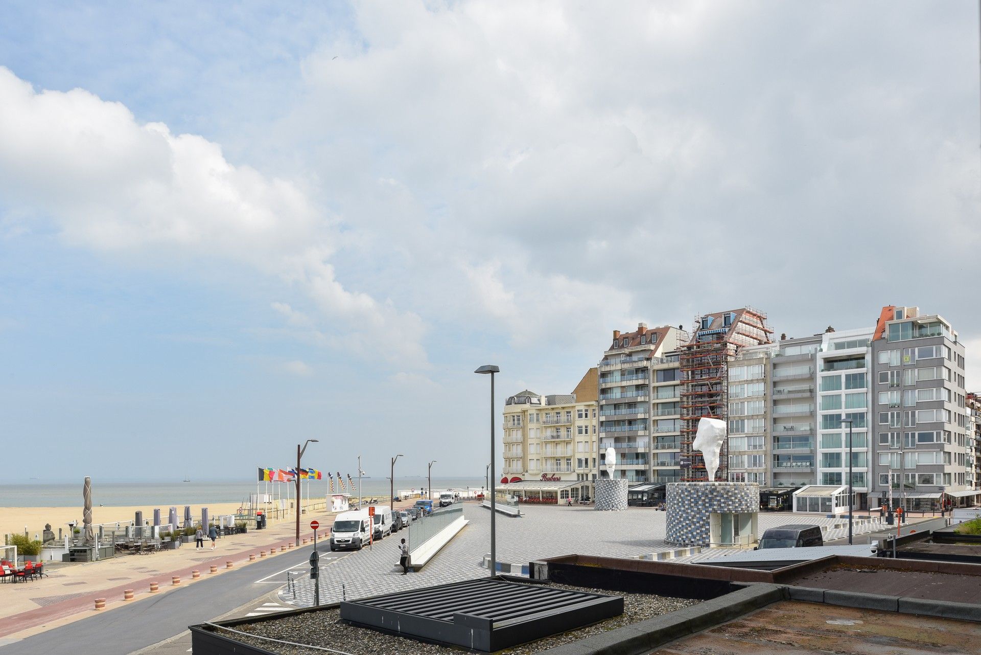 Zeer ruim appartement op de zeedijk aan het Rubensplein foto 3