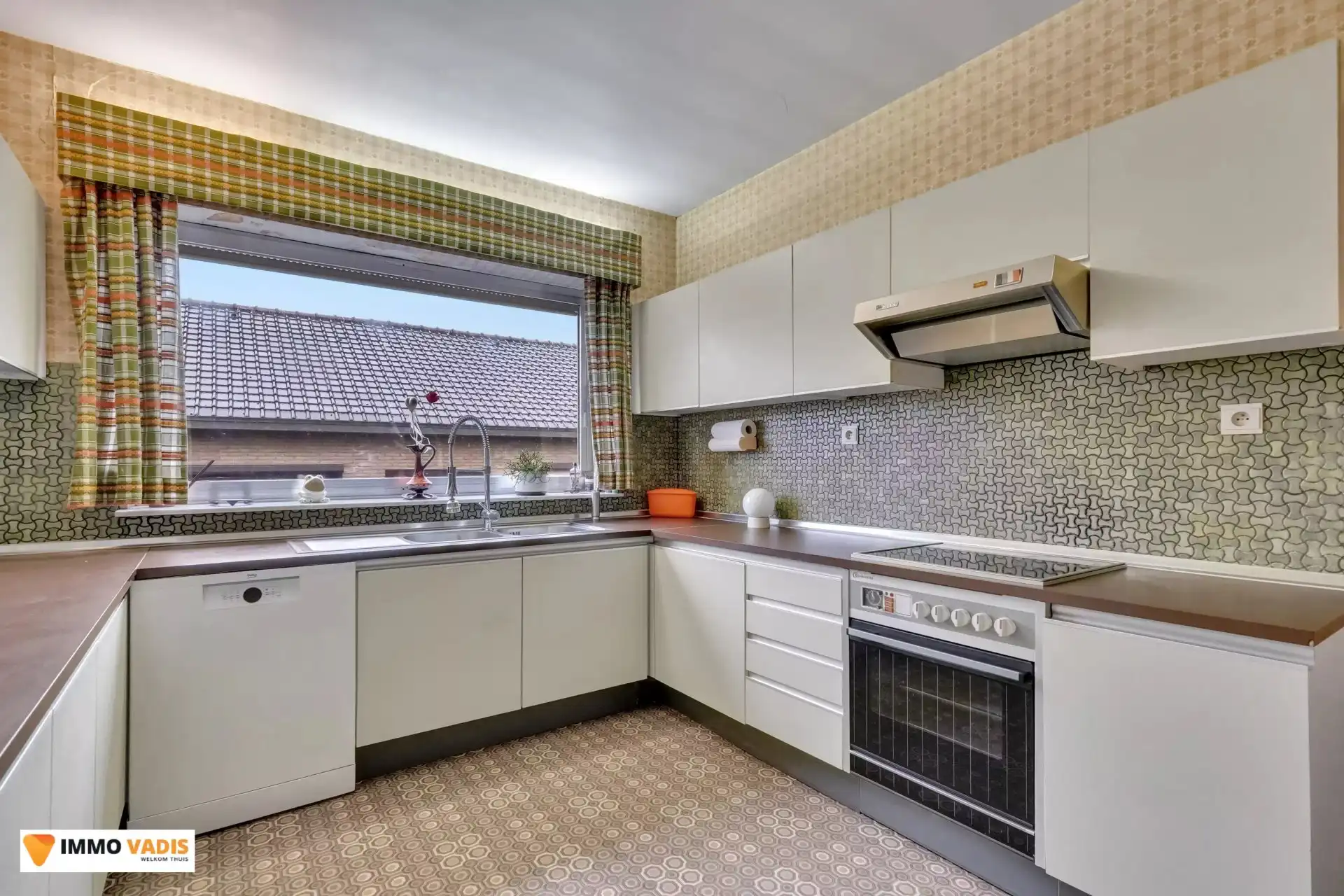 Ruime open bebouwing met 4 slaapkamers in rustige omgeving foto 6