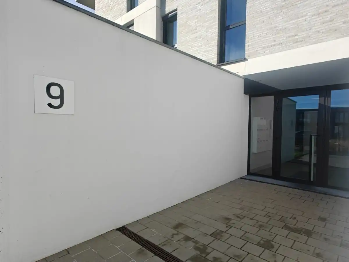 Roeselare – Modern appartement met 2 slaapkamers, zonnig terras en garage foto 2
