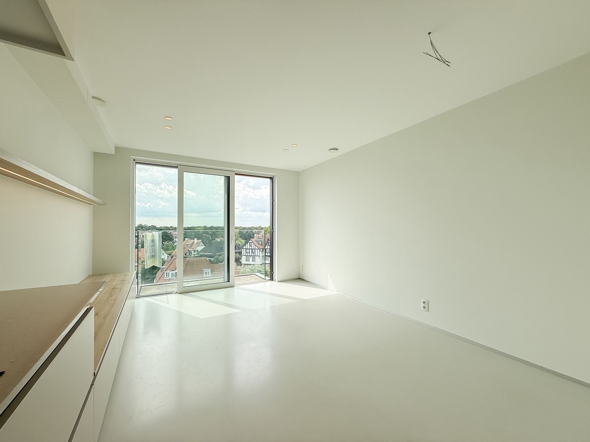 Stijlvol en lichtrijk appartement op toplocatie in het Zoute foto 4