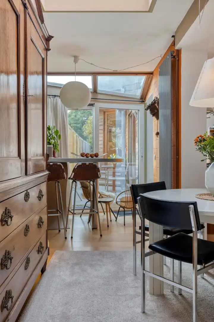 Bijzonder charmante en karaktervolle gerenoveerde woning met 4 slaapkamers, diepe tuin en handelsmogelijkheid foto 14