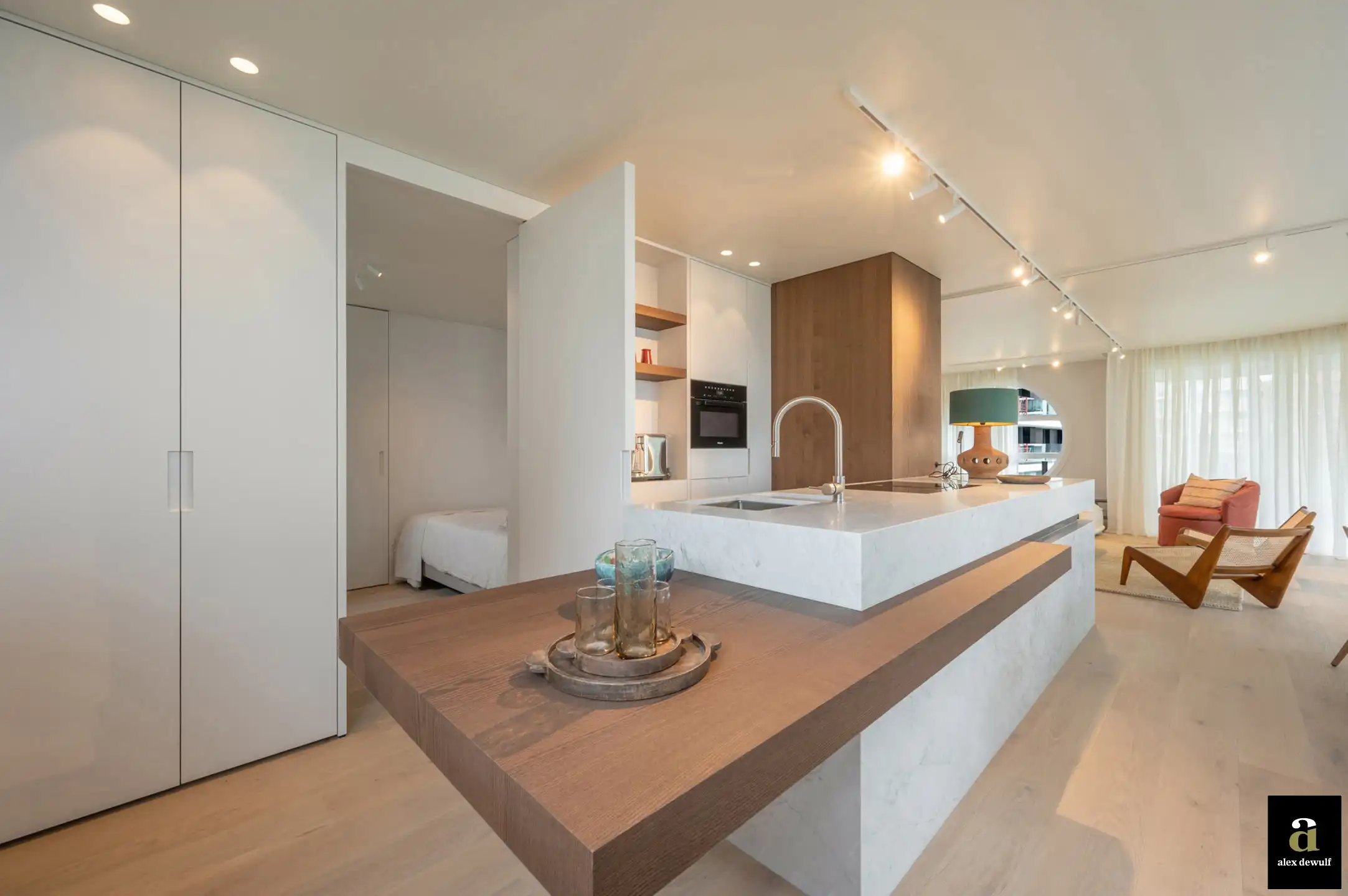 Uitstekend gelegen en stijlvol gerenoveerd appartement met goed zeezicht in villaresidentie [Kustlaan - Knokke Zoute]. foto 16