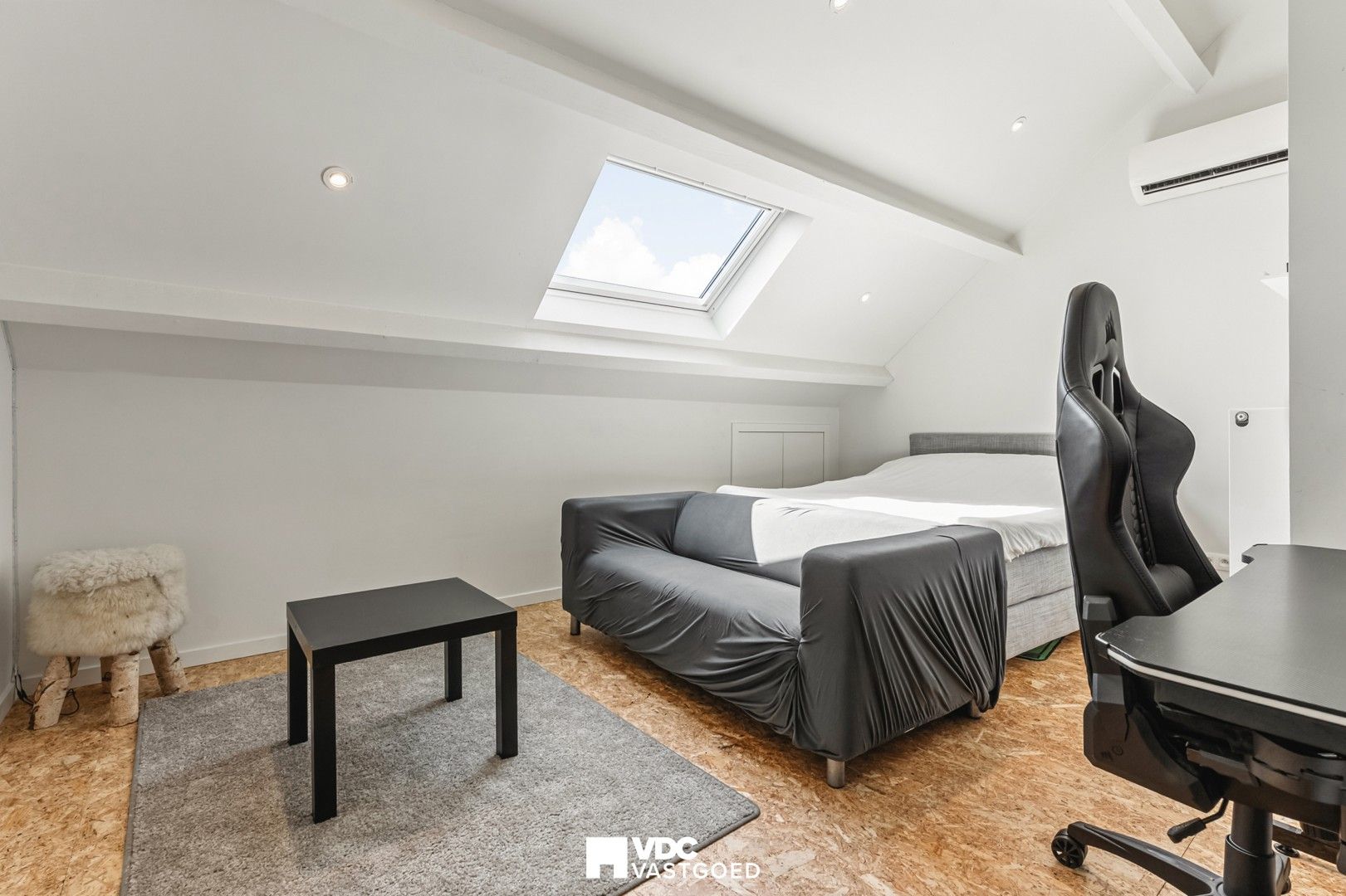 Energiezuinige woning met 5 slaapkamers, 20 zonnepanelen, garage en zuidgerichte tuin aan natuurreservaat Kevie foto 12