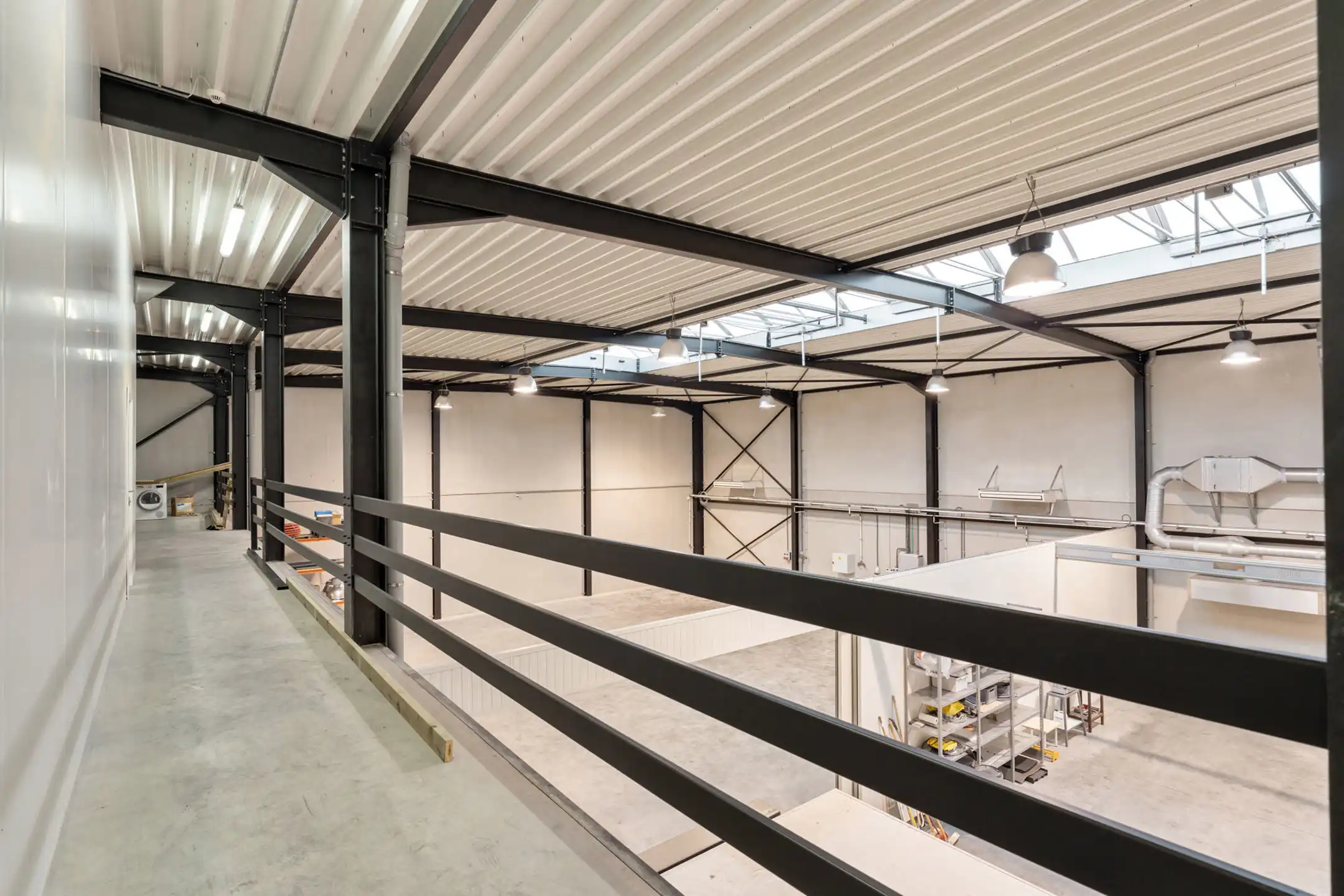 Uitzonderlijk bedrijfsgebouw op Genk-Noord foto 15