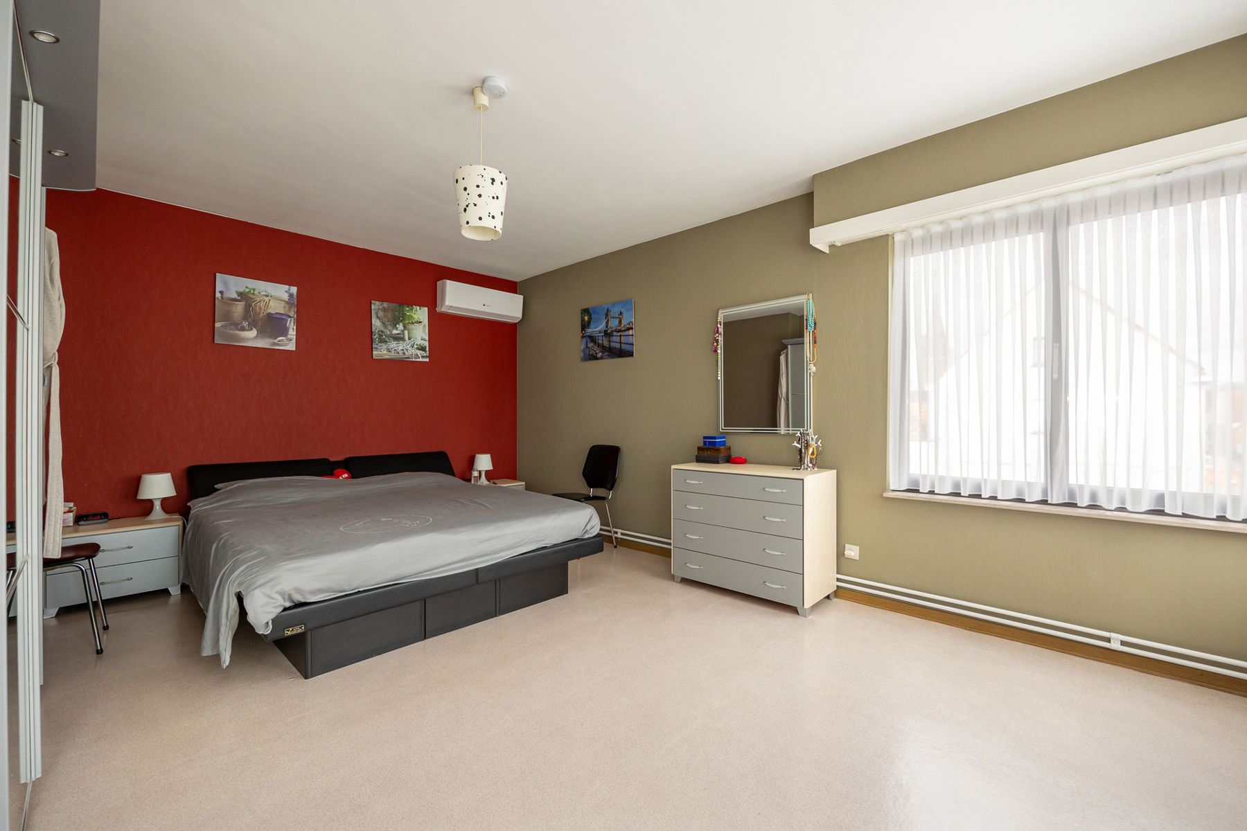 Ruime woning met 4 slks en 2 bdks op 886 m² foto 27