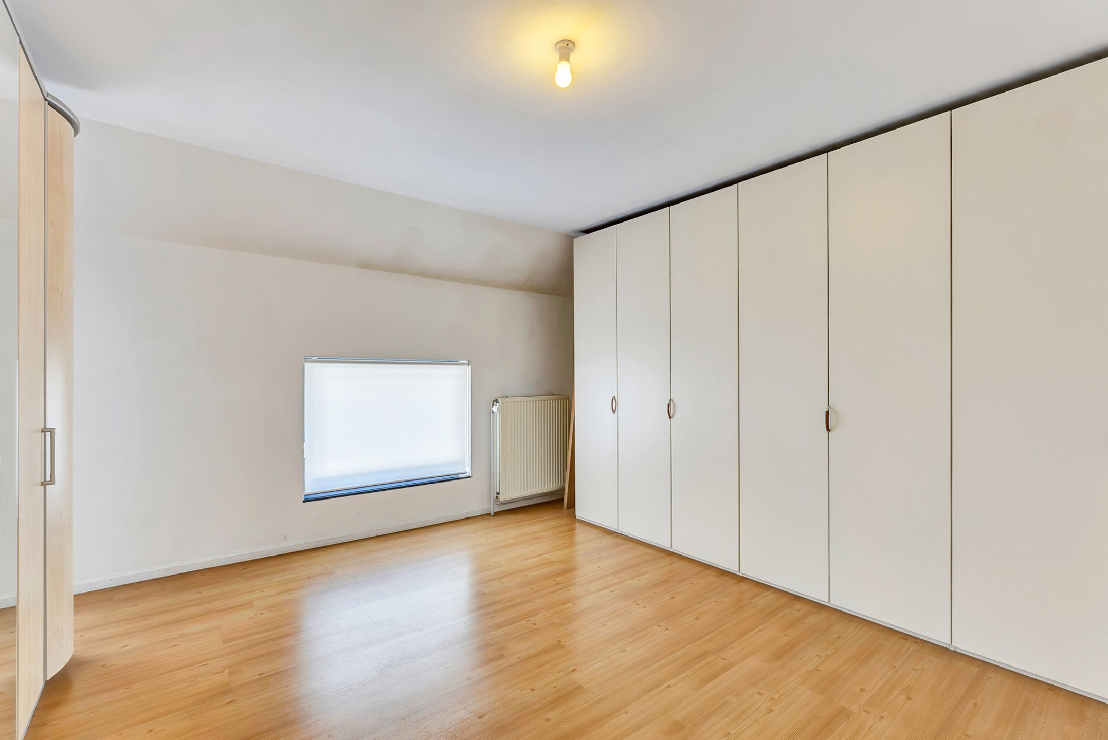 Instapklare woning met garage en tuin nabij station foto 15