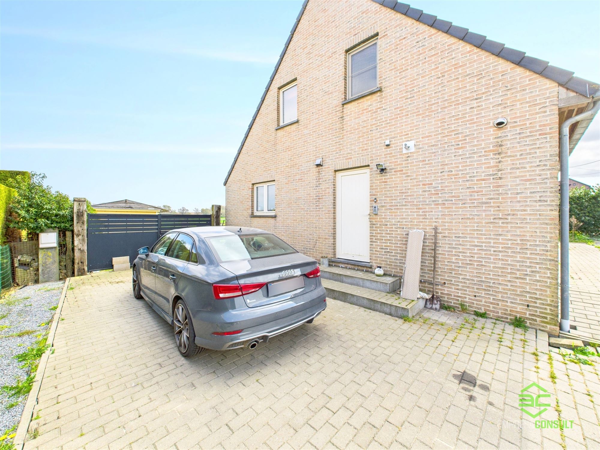 Ruime gezinswoning met 4 slpk in een doodlopende straat! foto 3