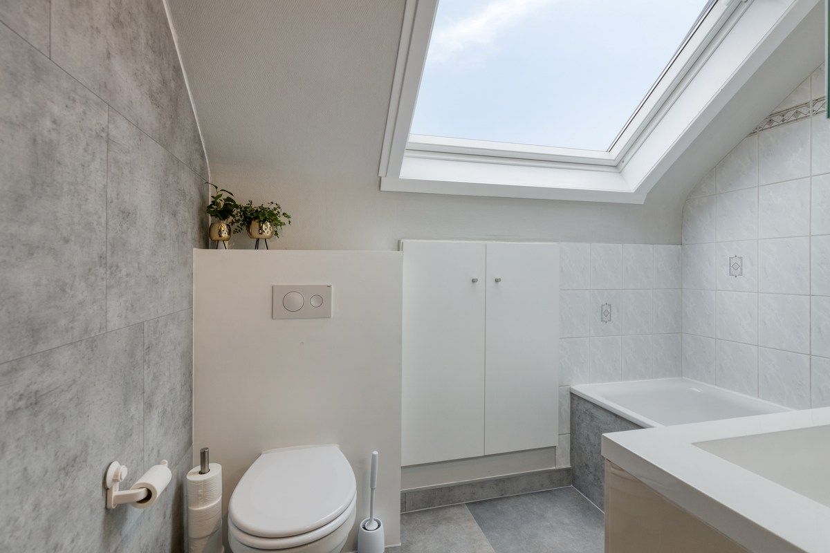 Energiezuinige halfopen bebouwing met 4 slaapkamers en 2 garages! foto 14