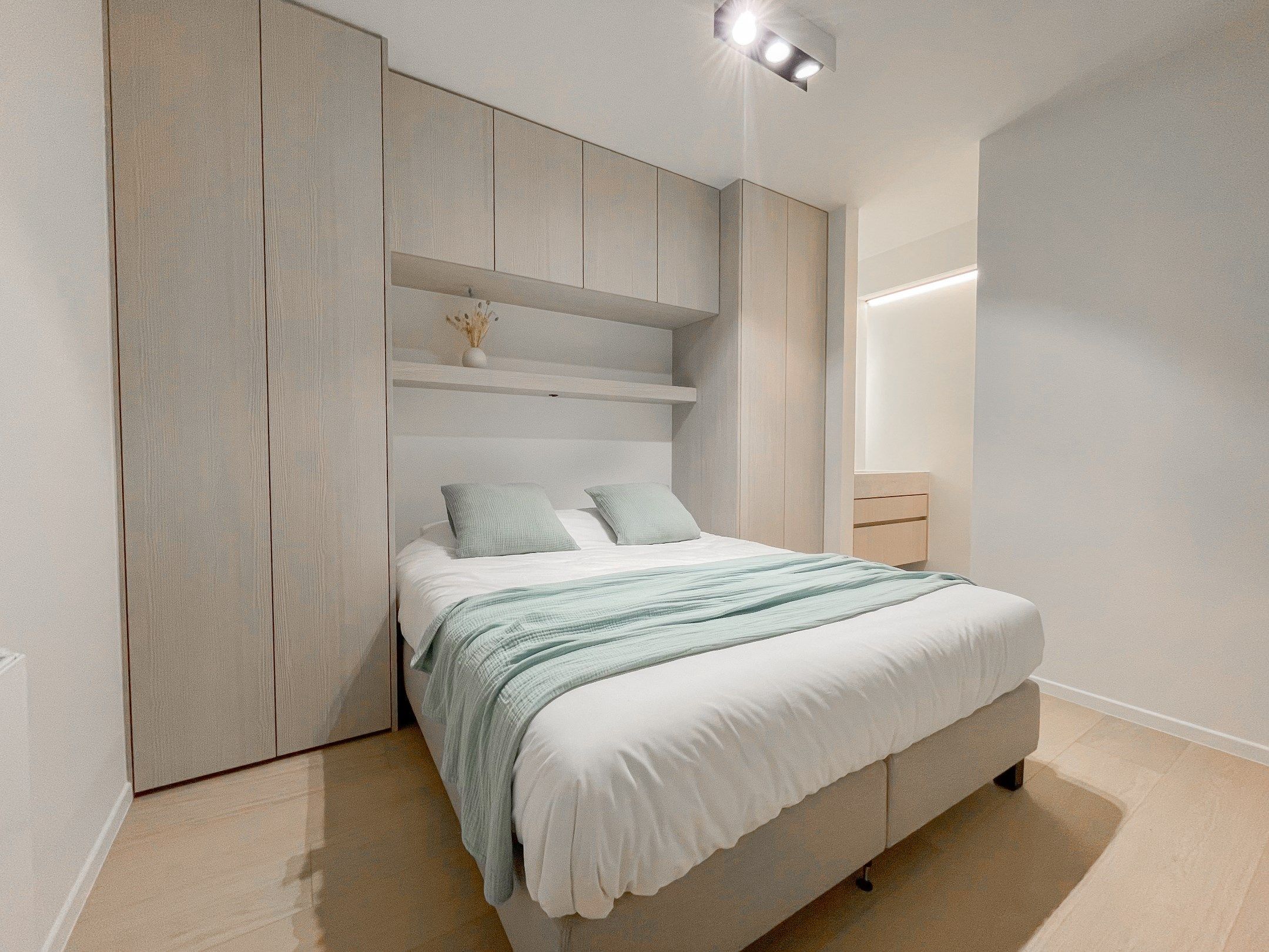 Stijlvol volledig gerenoveerd appartement met zijdelings zeezicht gelegen in het Zoute. foto 12