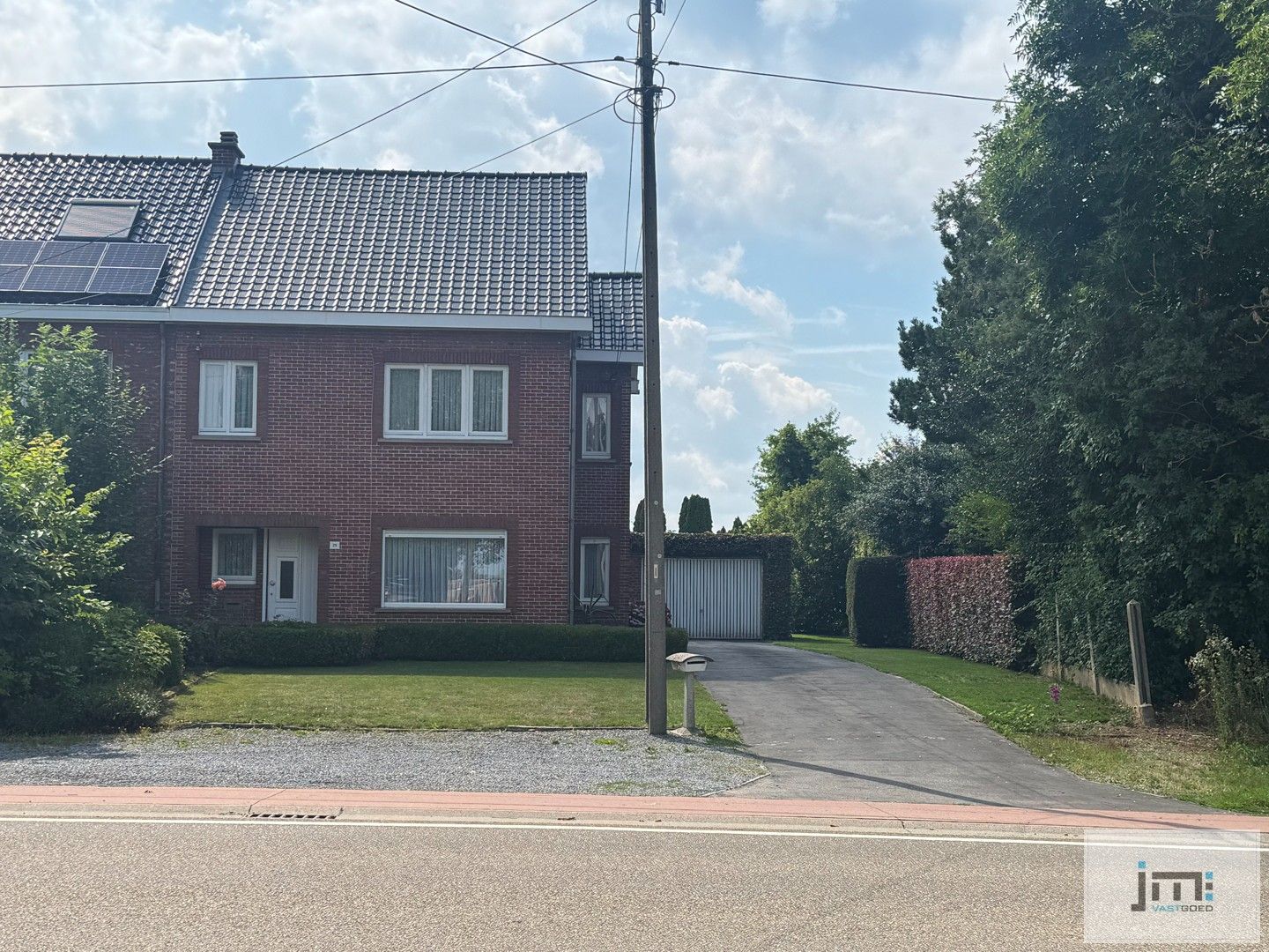 Goed onderhouden woning met ruime tuin foto 17
