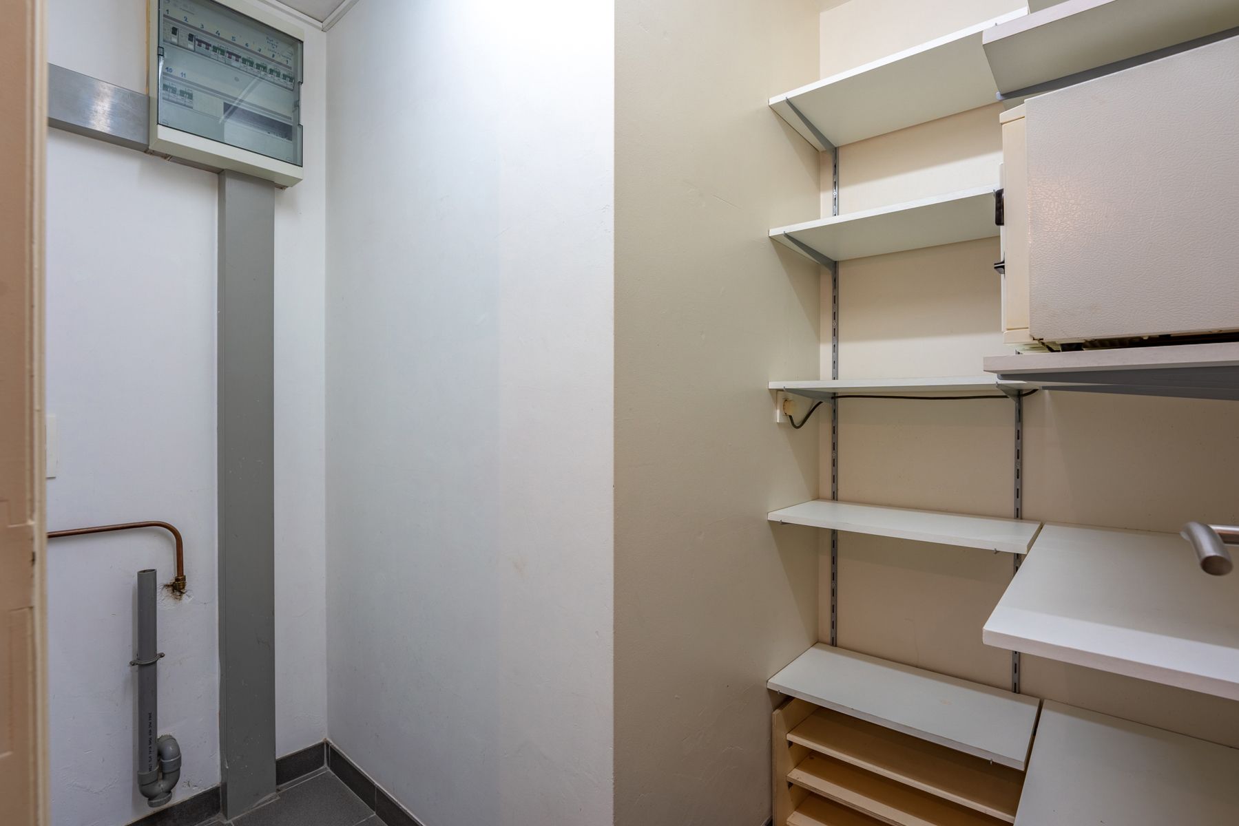 Gelijkvloers appartement met twee slaapkamers en garage  foto 10