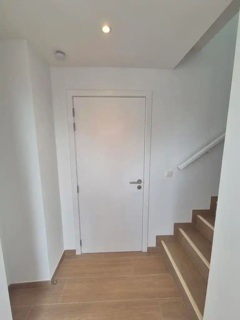 Nieuwbouw duplex met 2 slpks, bureel, terras en kelder foto 5