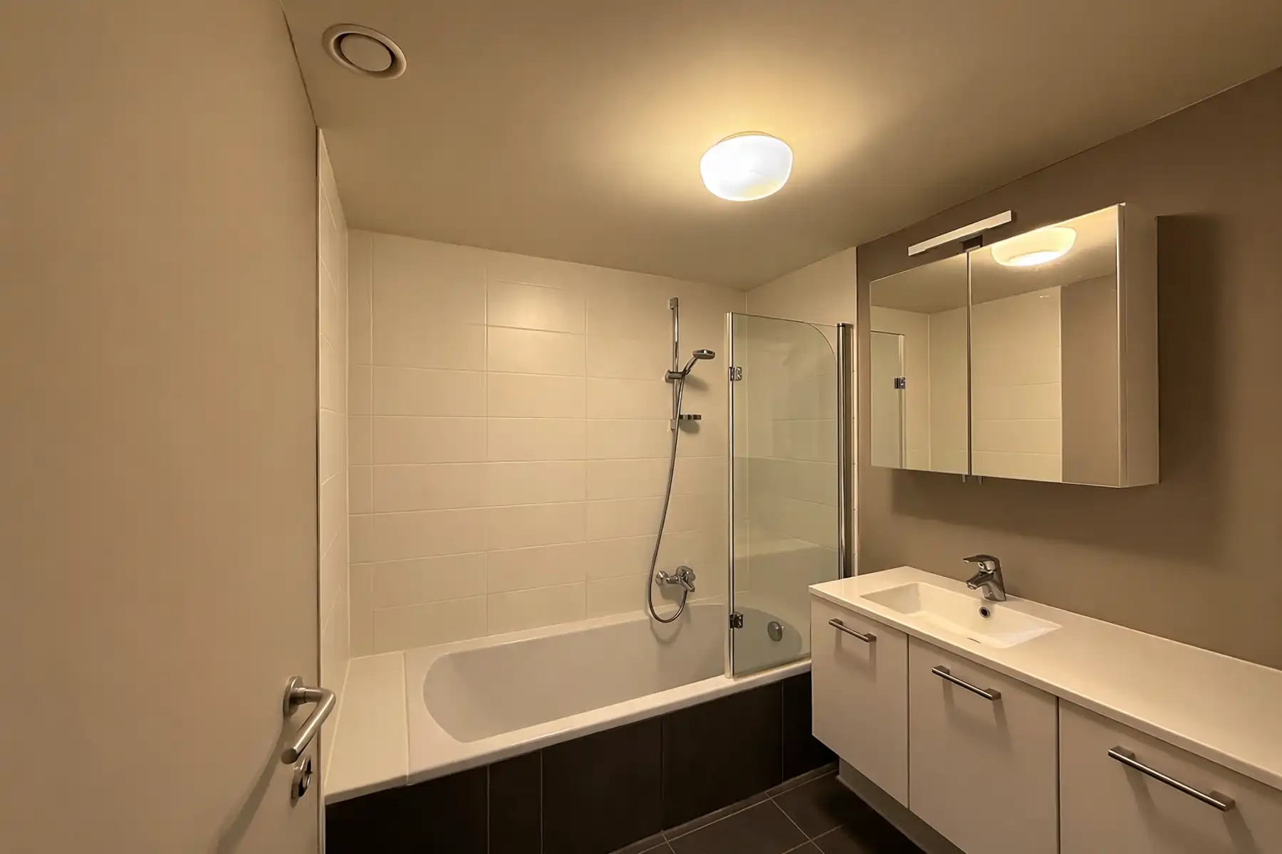 Instapklaar appartement met 2 slaapkamers en terras foto 15