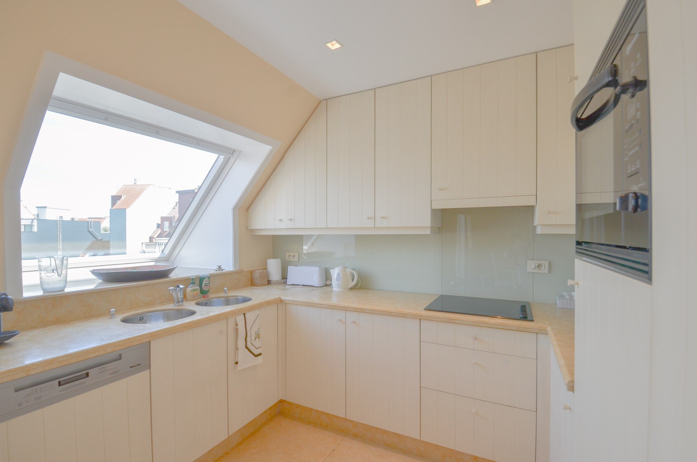 Stijlvol duplexappartement met zonnige terrassen en open zicht op de villa’s van het Zoute. foto 13