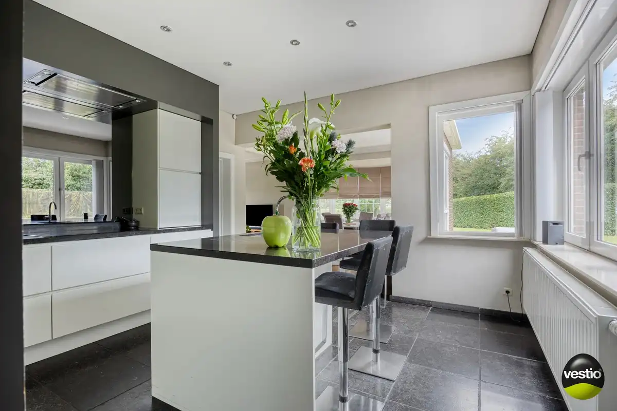 Exclusieve open bebouwing met 5 slaapkamers, zwemvijver en zonnige tuin op 17a 98ca foto 6