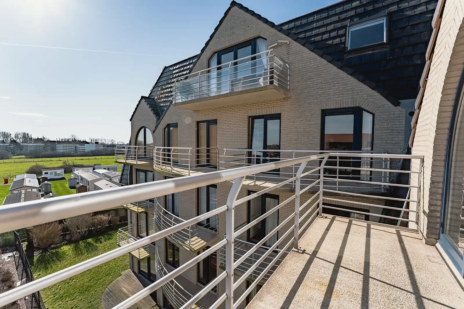 Instapklaar 2 slaapkamer appartement gelegen in De Haan op wandelafstand van het strand en het centrum. foto 24