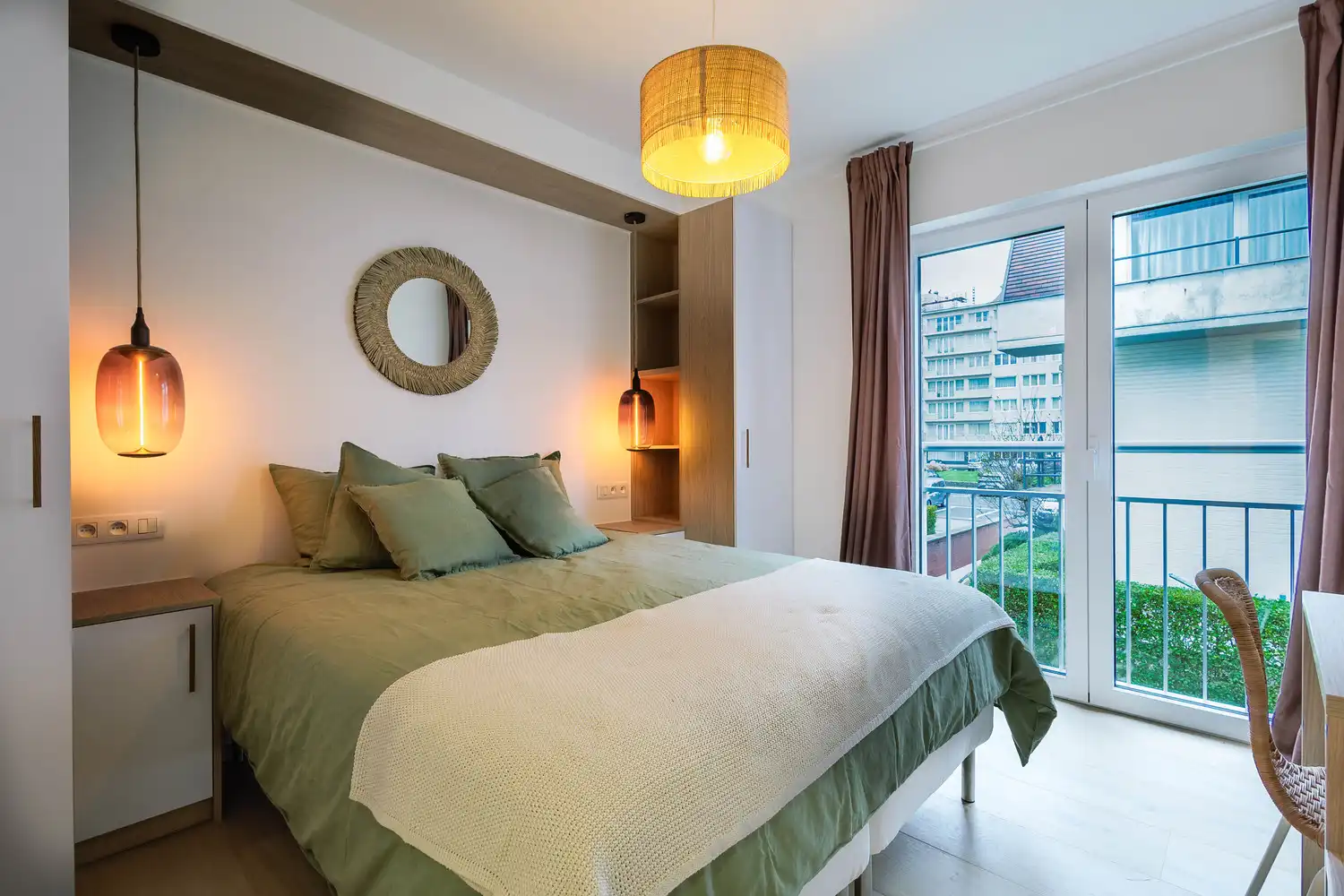 Volledig gerenoveerd lichtrijk appartement in rustig gelgen villa residentie te Duinbergen foto 12