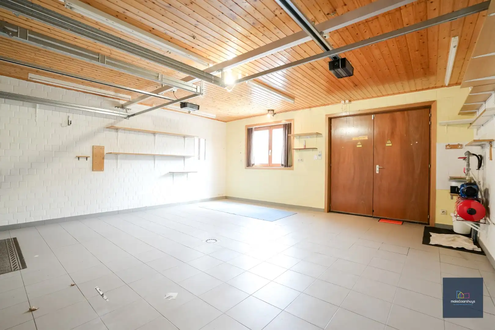 Verzorgde woning in rij met tuin en dubbele garage foto 21