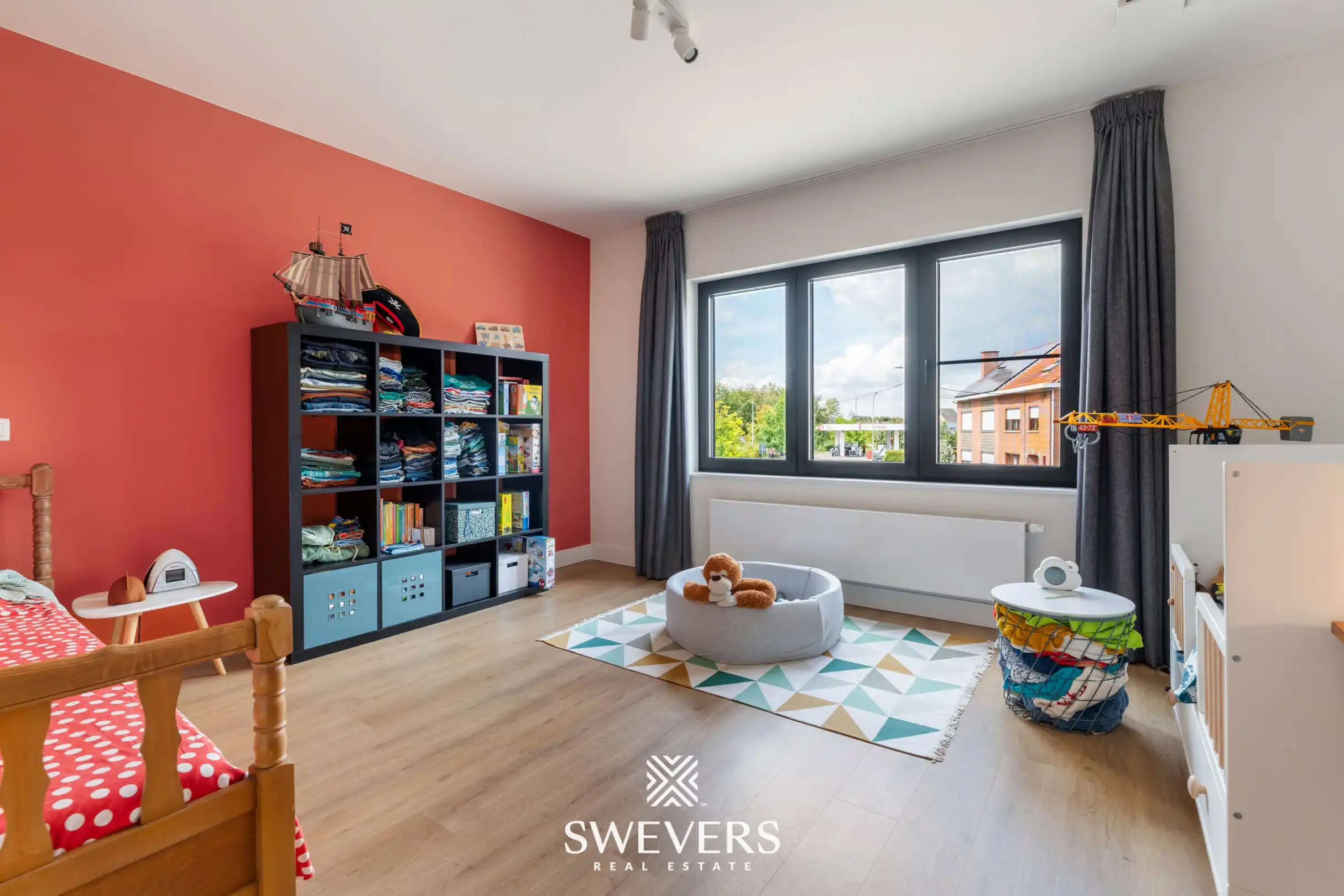 Ruime gerenoveerde woning op topligging foto 19