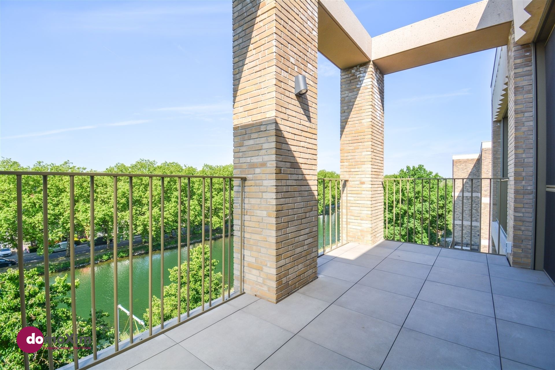 Zonovergoten penthouse met 2 terrassen op een unieke locatie in Mechelen foto 2