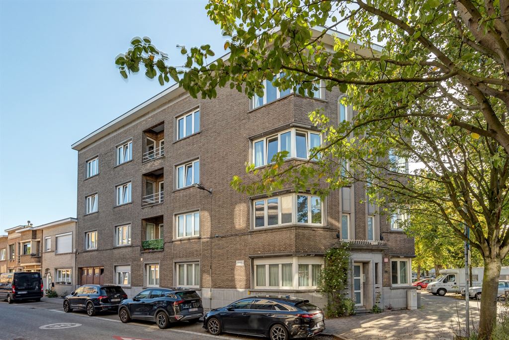 Instapklaar gelijkvloersappartement met stadskoer foto 18