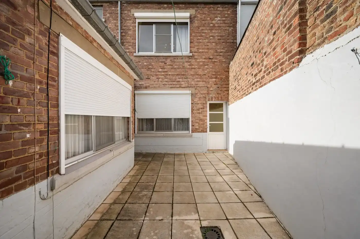 Te renoveren woning met 3 slaapkamers, garage en nabij voorzieningen foto 3