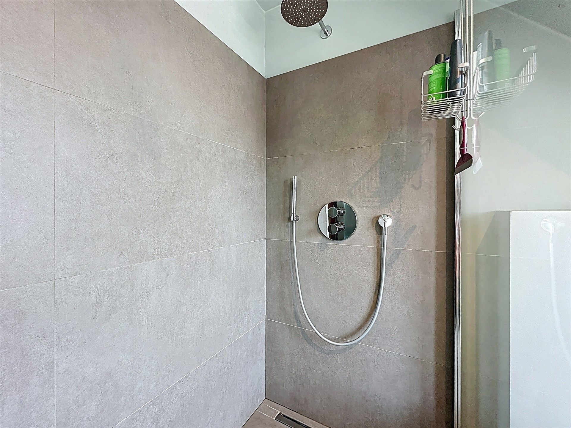 Lichtrijke, instapklare woning met ruime garage en fantastisch uitzicht in Kruibeke. foto 20