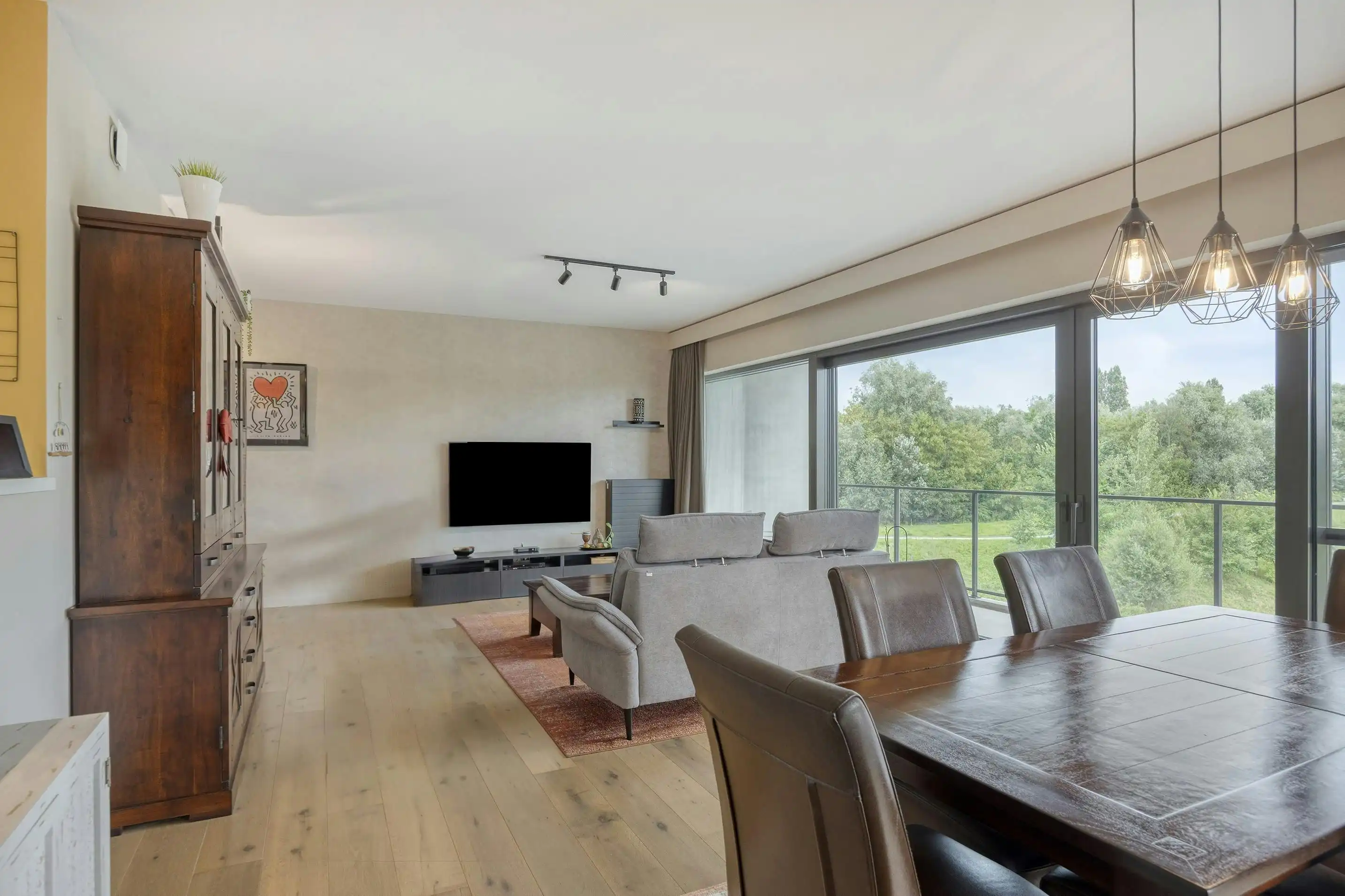 Uniek appartement met terras en parkings te koop in Hemiksem foto 3