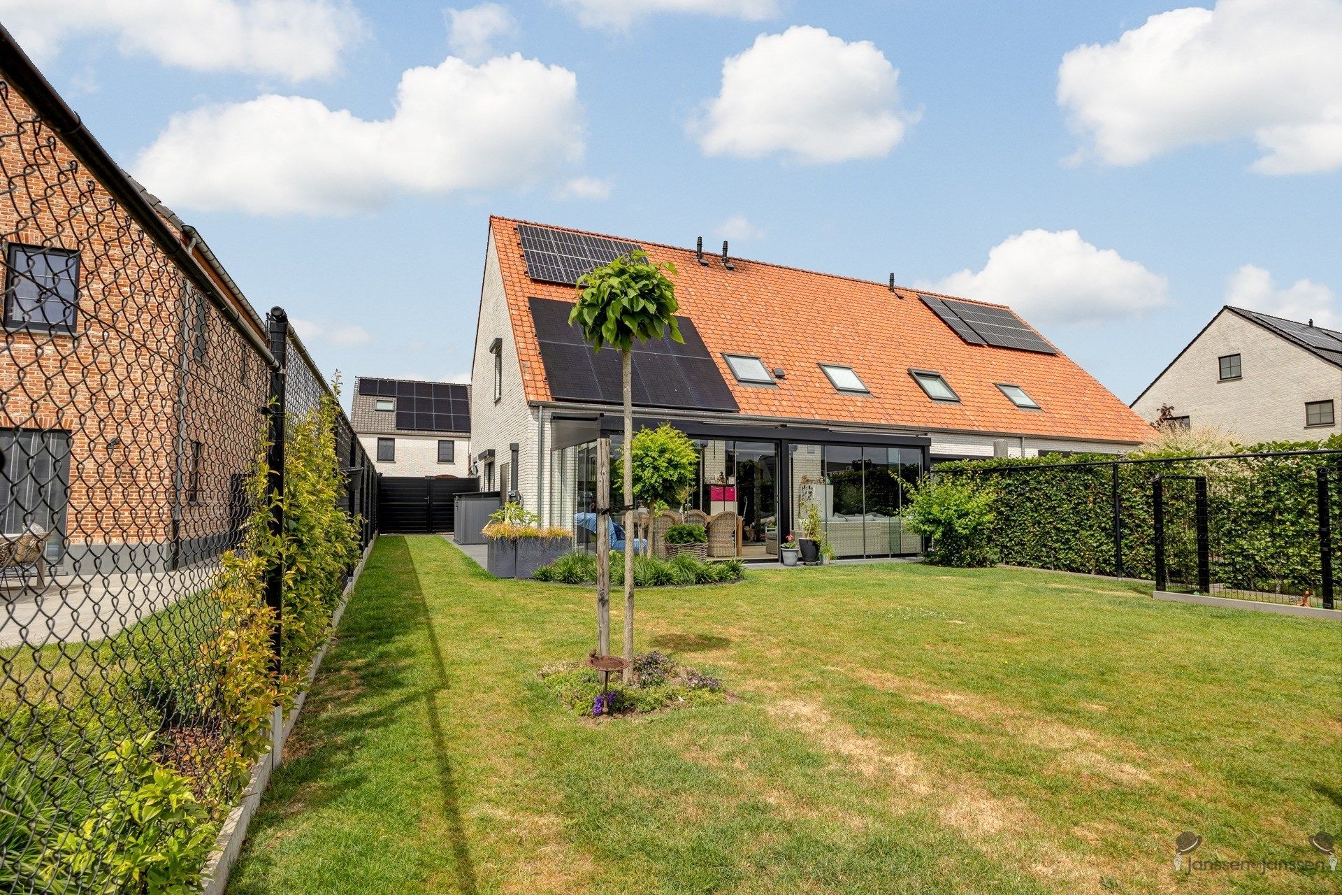Instapklare gezinswoning met alle comfort en tuin foto 17