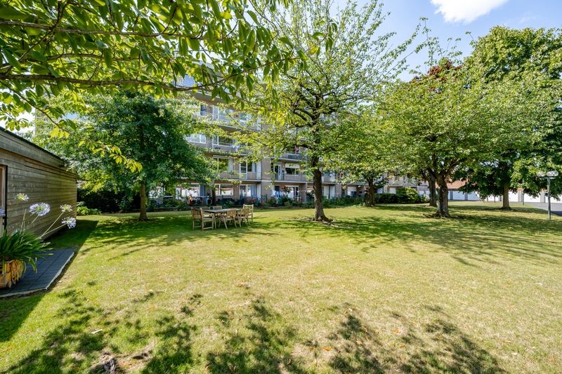 Roeselare : Zeer goed onderhouden appartement gelegen nabij Geitepark – 92 m² met zuidgericht terras en noordgericht terras (2 slps) foto {{pictureIndex}}