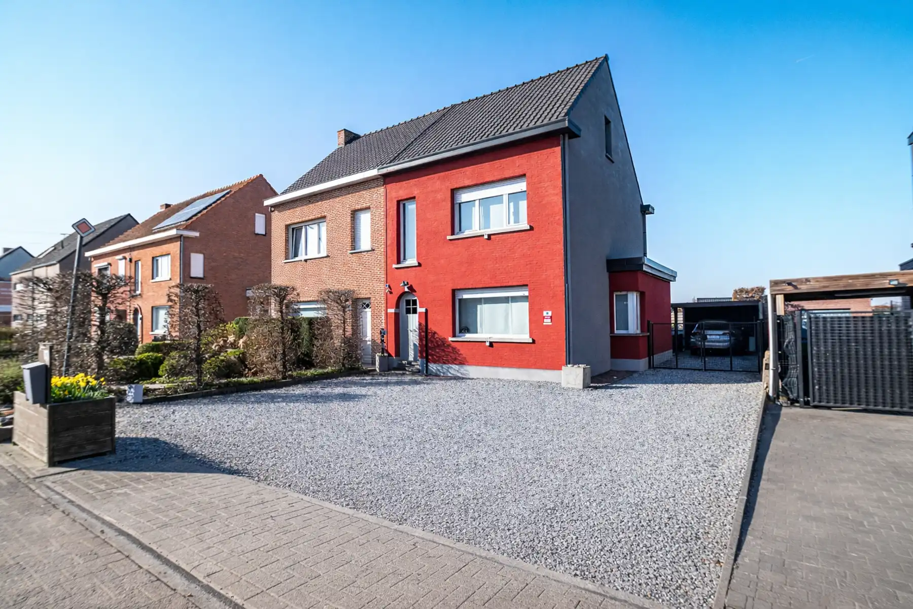 Instapklare HOB met tuin, carport en vlotte verbinding foto {{pictureIndex}}