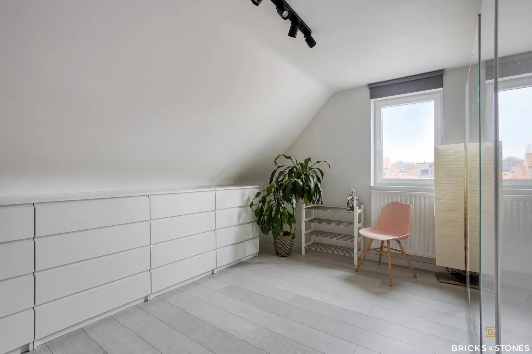 Recente HOB met 4 slaapkamers en tuin foto 21