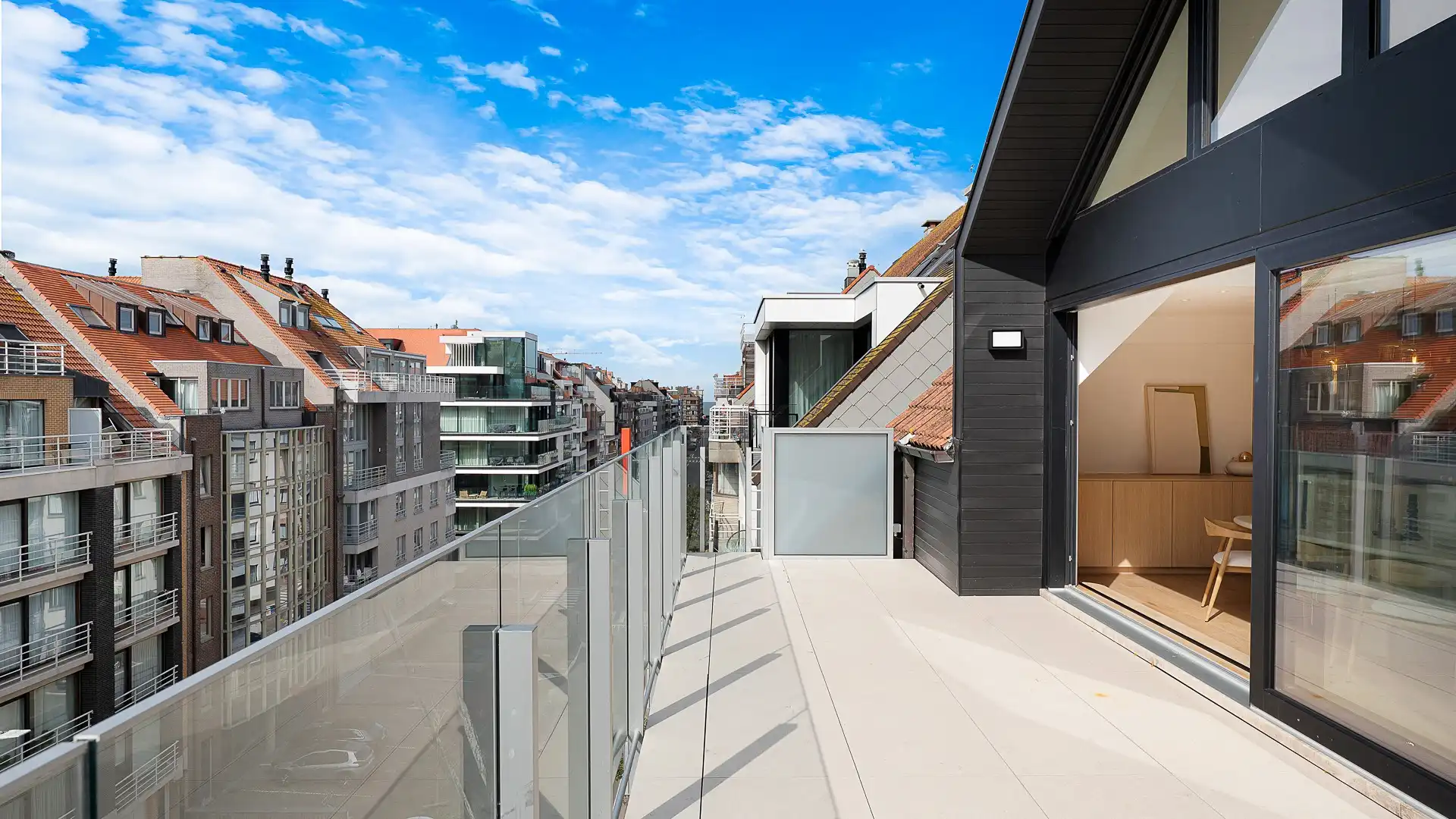 Ruime gerenoveerde duplex met 5 slaapkamers in Knokke. foto 2