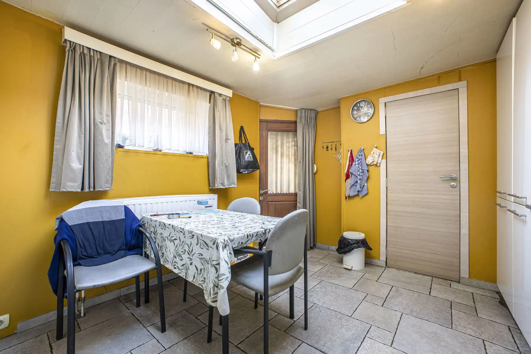 Eengezinswoning met 2 slaapkamers, inrichtbare zolder & tuin foto 7