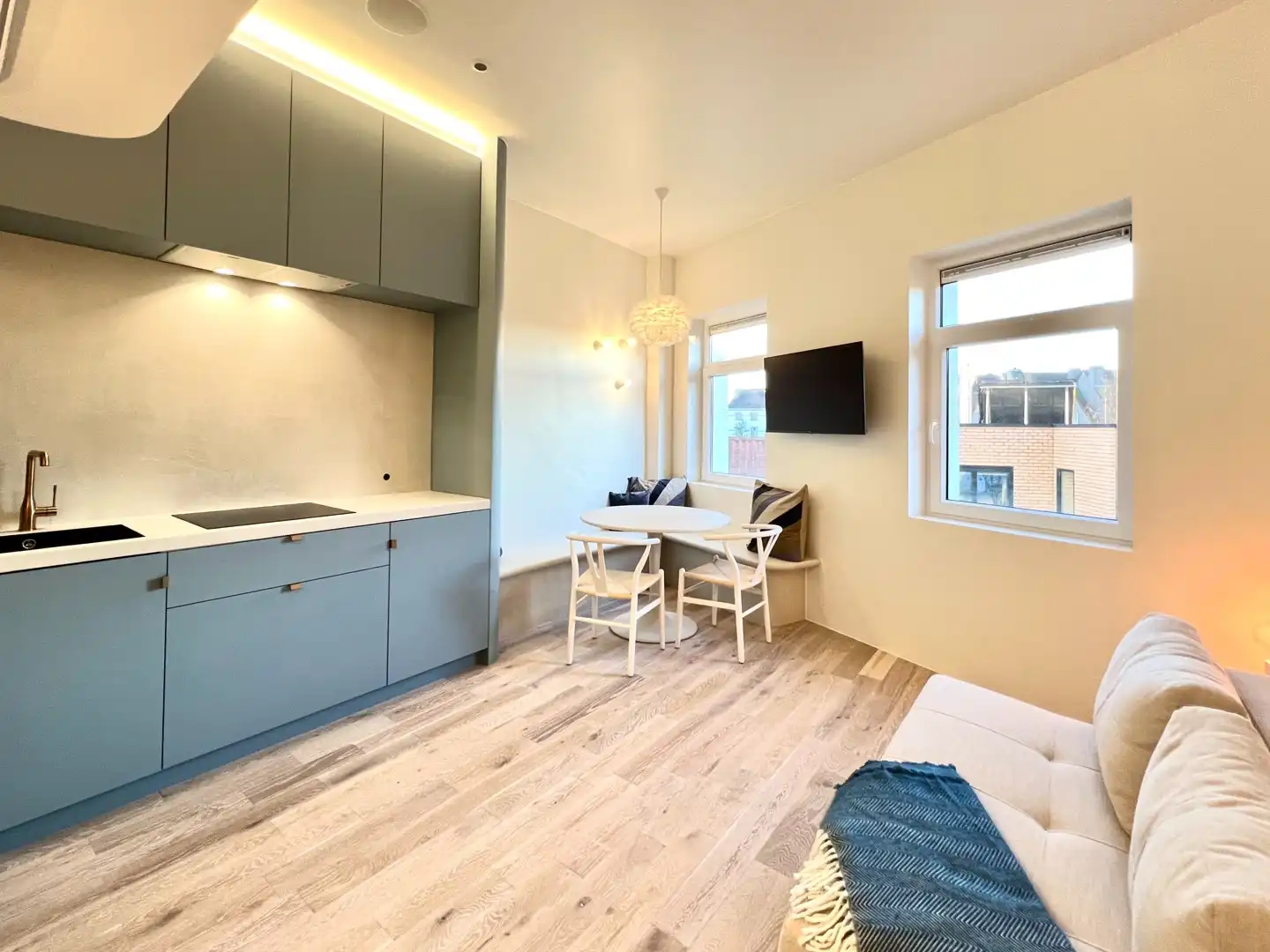 Stijlvolle en Energiezuinige Studio: Modern Comfort in een Historisch Jasje foto {{pictureIndex}}