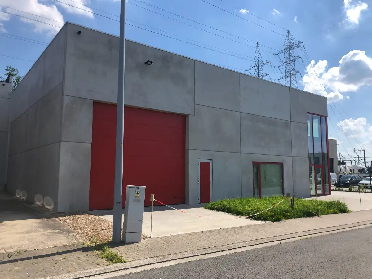 BEDRIJFSGEBOUW / STOCKAGERUIMTE foto 3