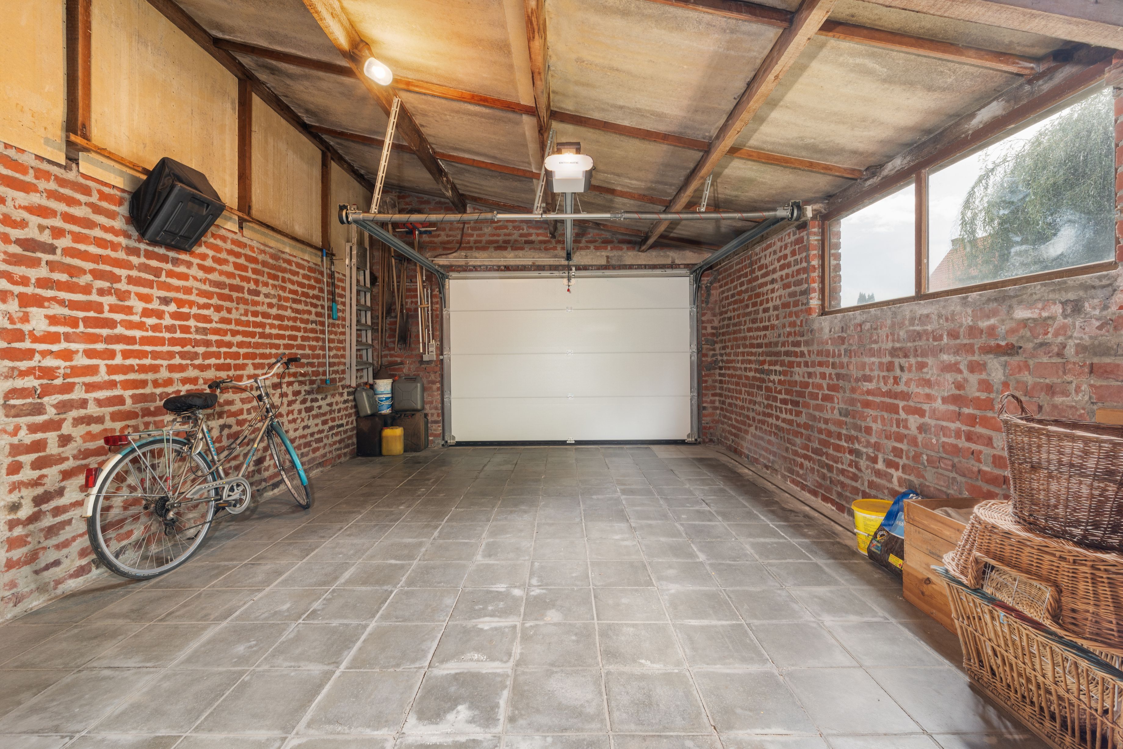 Uitzonderlijk ruime gezinswoning (op ca. 1.348 m² grond) op topligging in Raversijde! Wonen, werken en genieten! foto 25