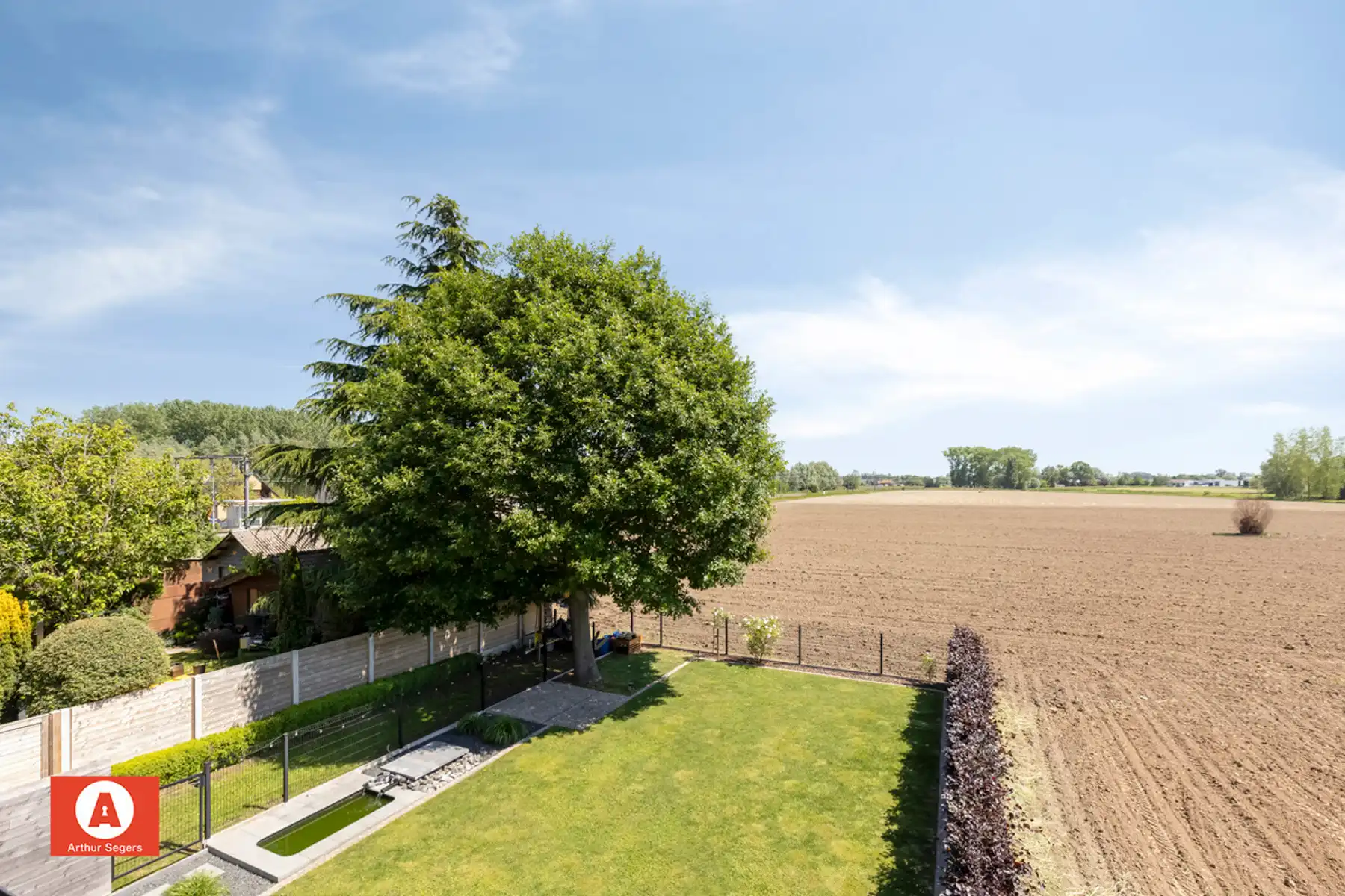 Hedendaagse gezinswoning met groene vergezichten. foto 29