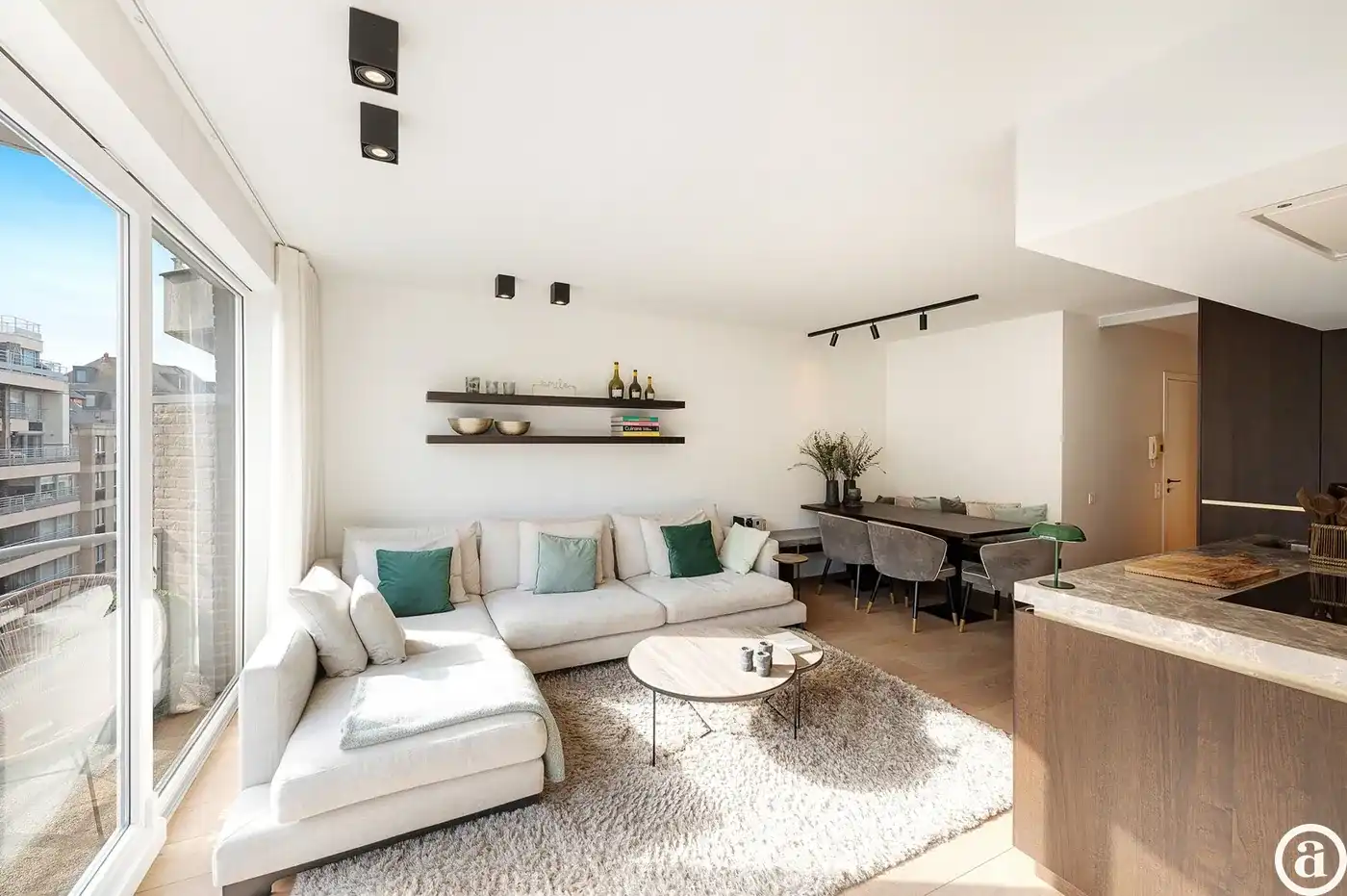 Luxueus gerenoveerd 3-slaapkamerappartement nabij de Zeedijk foto {{pictureIndex}}