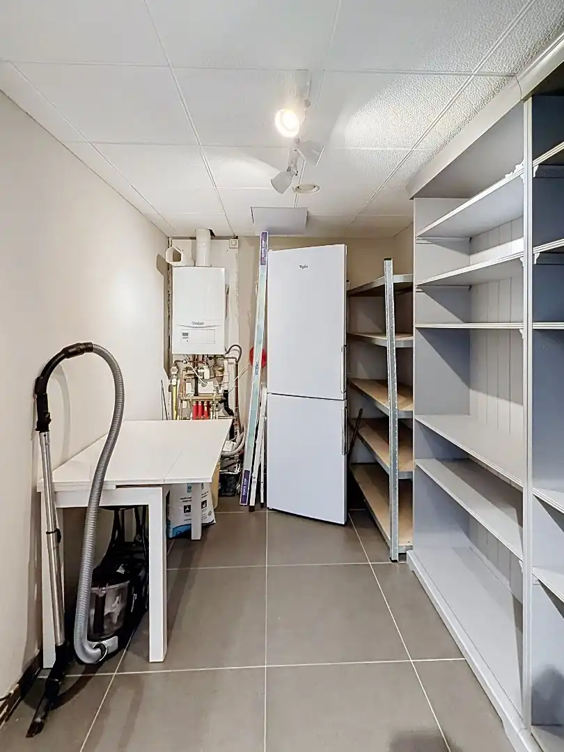 Lichtrijk woonappartement met ruim terras vlak bij zee.  foto 25