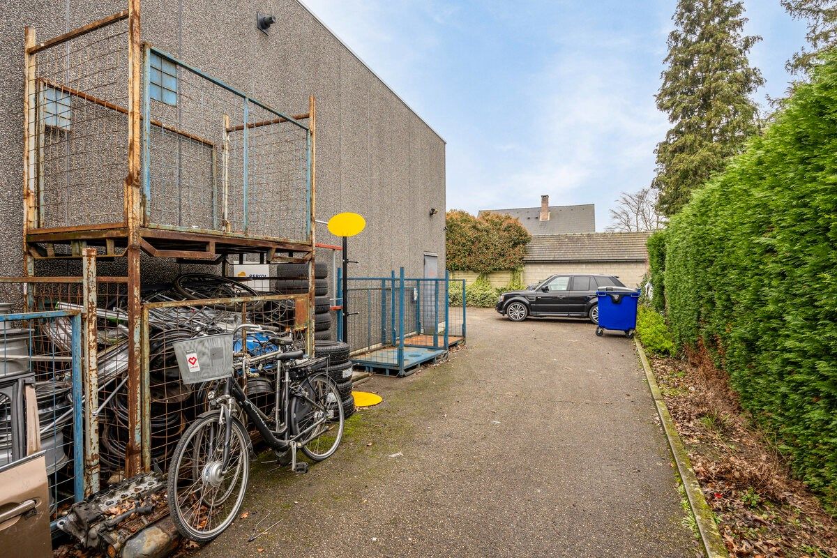 Ruim bedrijfshal met naastliggend woning op toplocatie en perceel van 65A foto 15