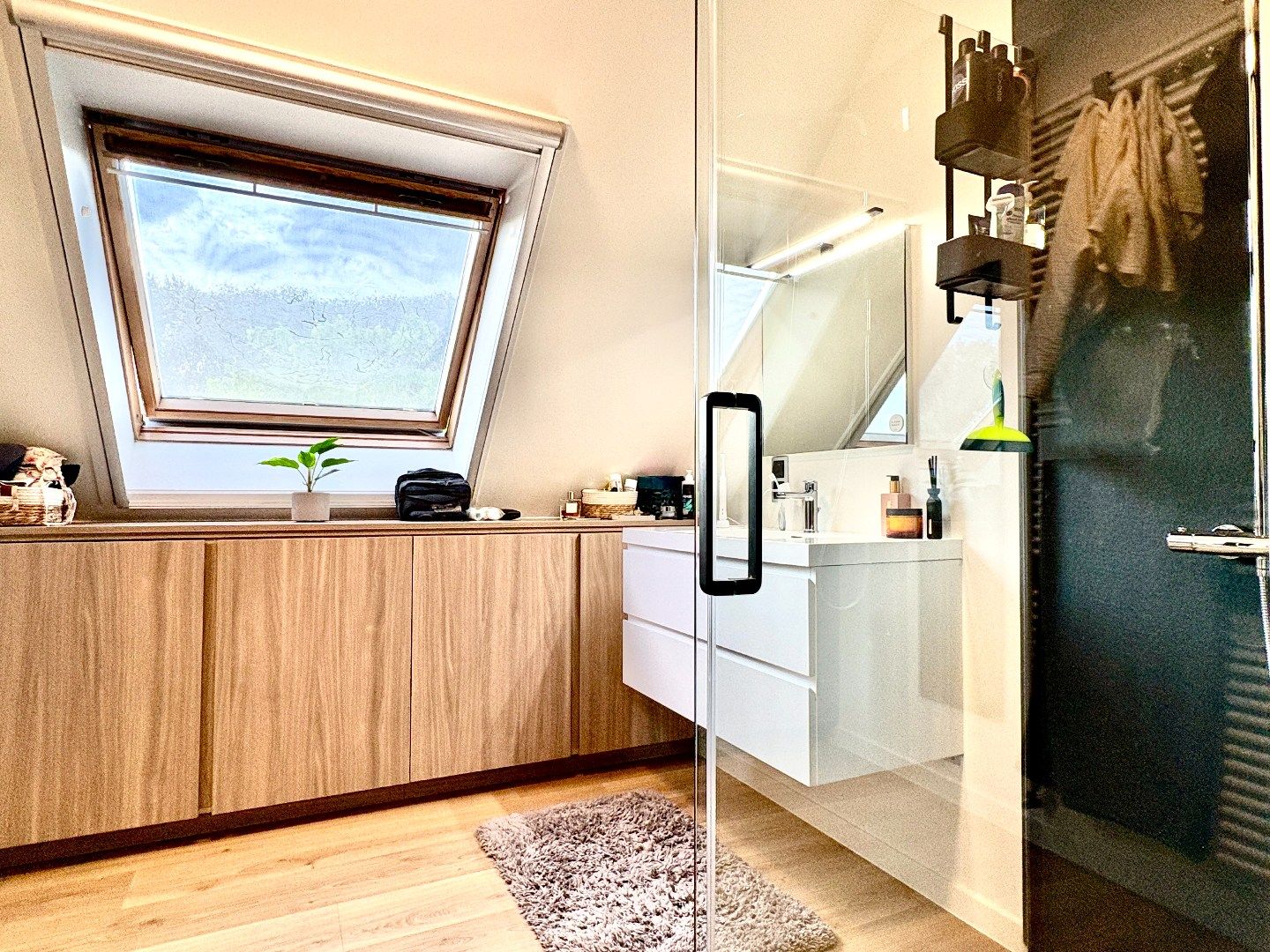 Rustig gelegen villa met 5 slks, groene verzichten en mogelijkheid tot gelijkvloers wonen. foto 14