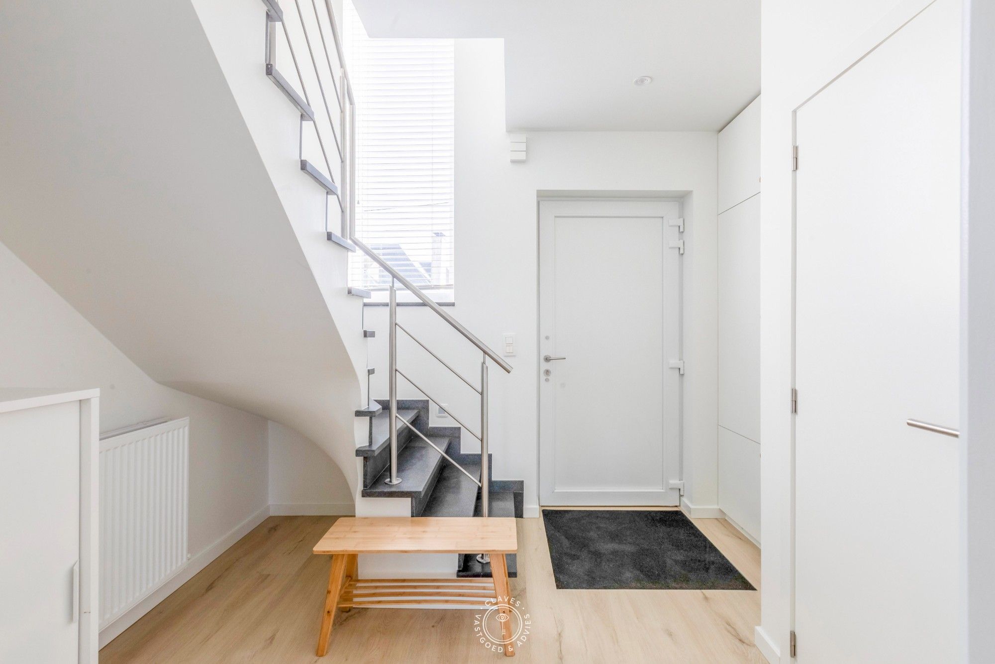 Instapklaar genieten in een moderne woning met tuin en zwembad foto 16