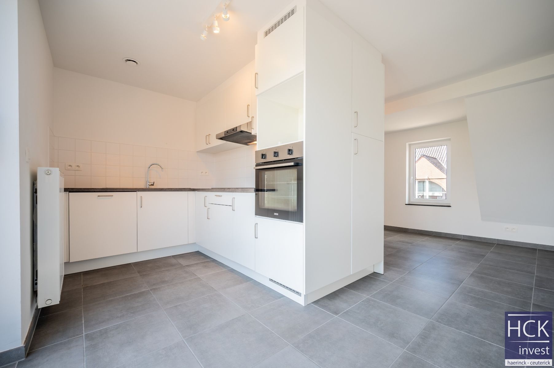 KRUISHOUTEM - Nieuwbouwappartement met 1 SLPK, pal in centrum! foto 5