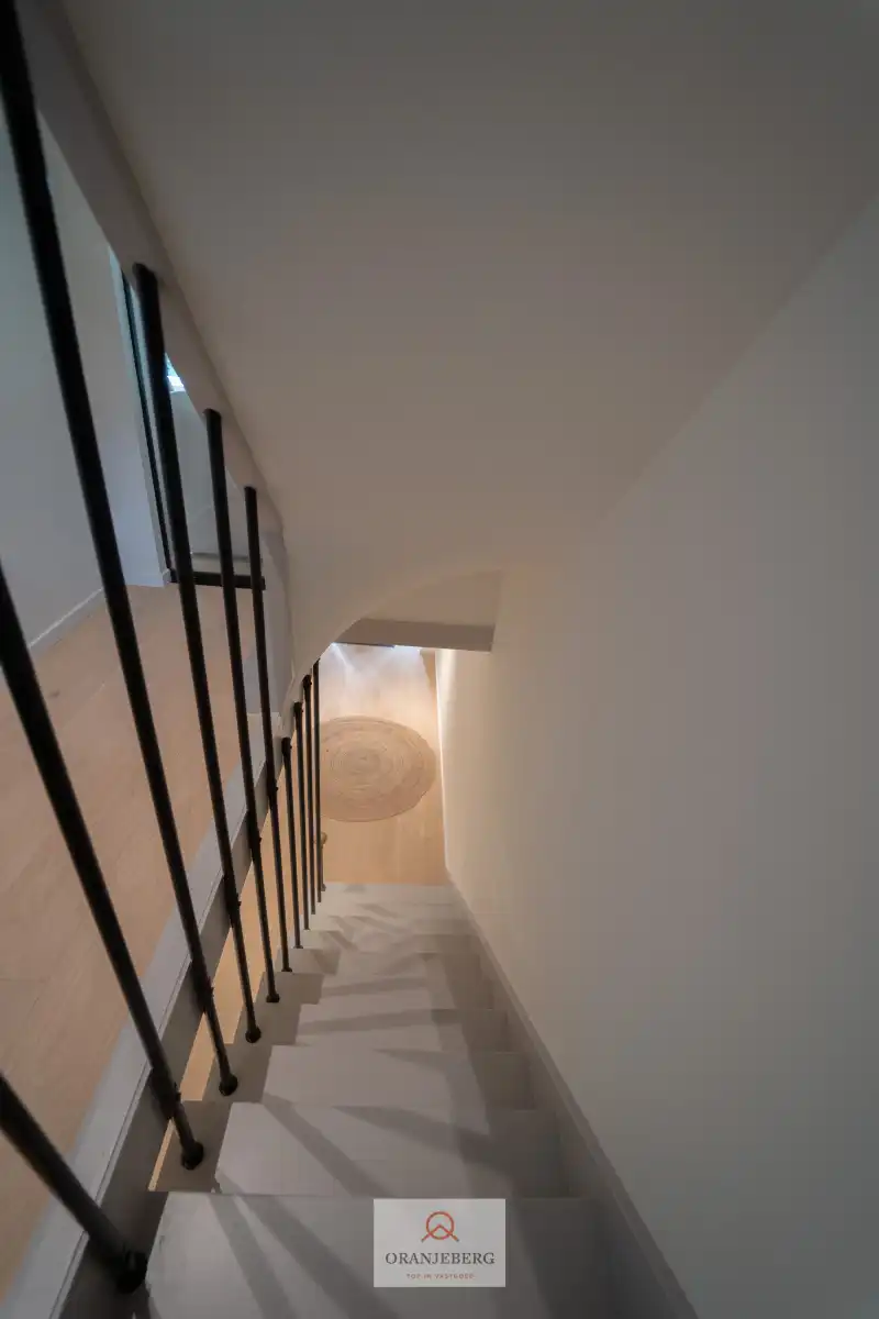 Uitmuntend gelegen gerenoveerde woning ! foto 35