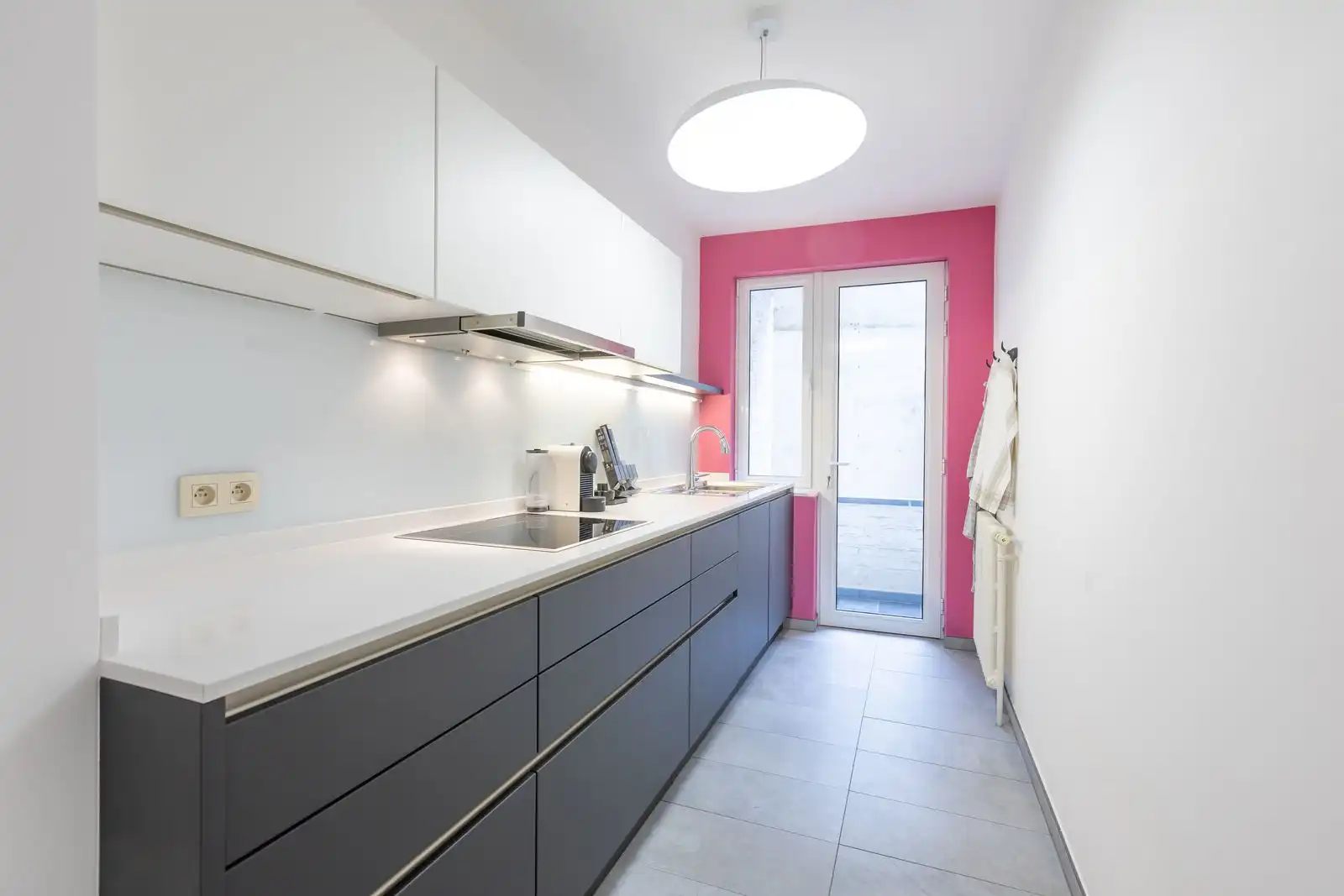 Gerenoveerd appartement met 2 slpk en lateraal zeezicht foto 6