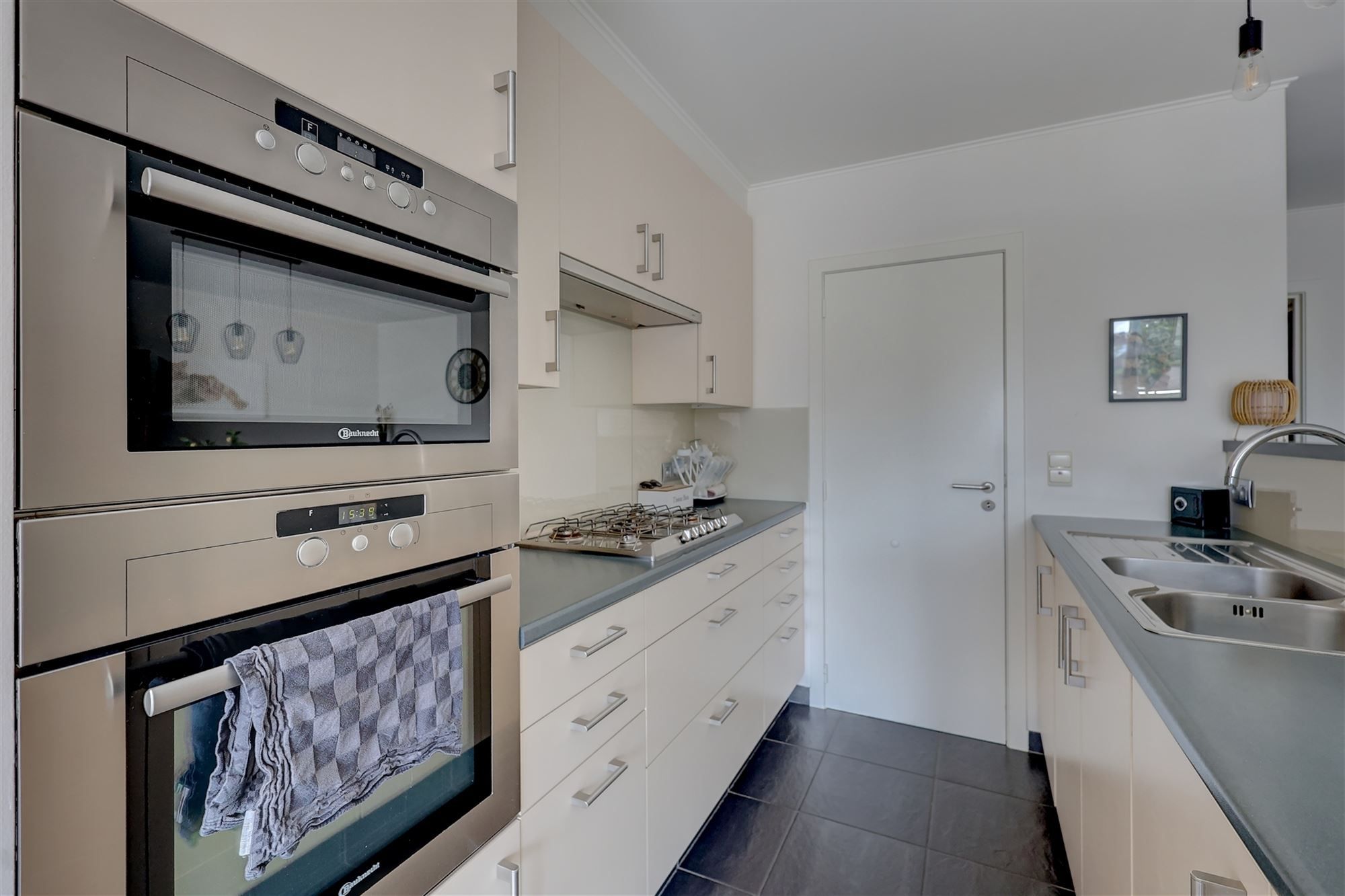 Lichtrijk appartement met twee slaapkamers foto 4