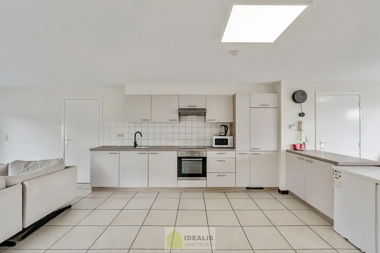 IDEALIS VASTGOED – DUPLEX APPARTEMENT GELEGEN OP UITERST CENTRALE LOCATIE TE HECHTEL-EKSEL. foto 7